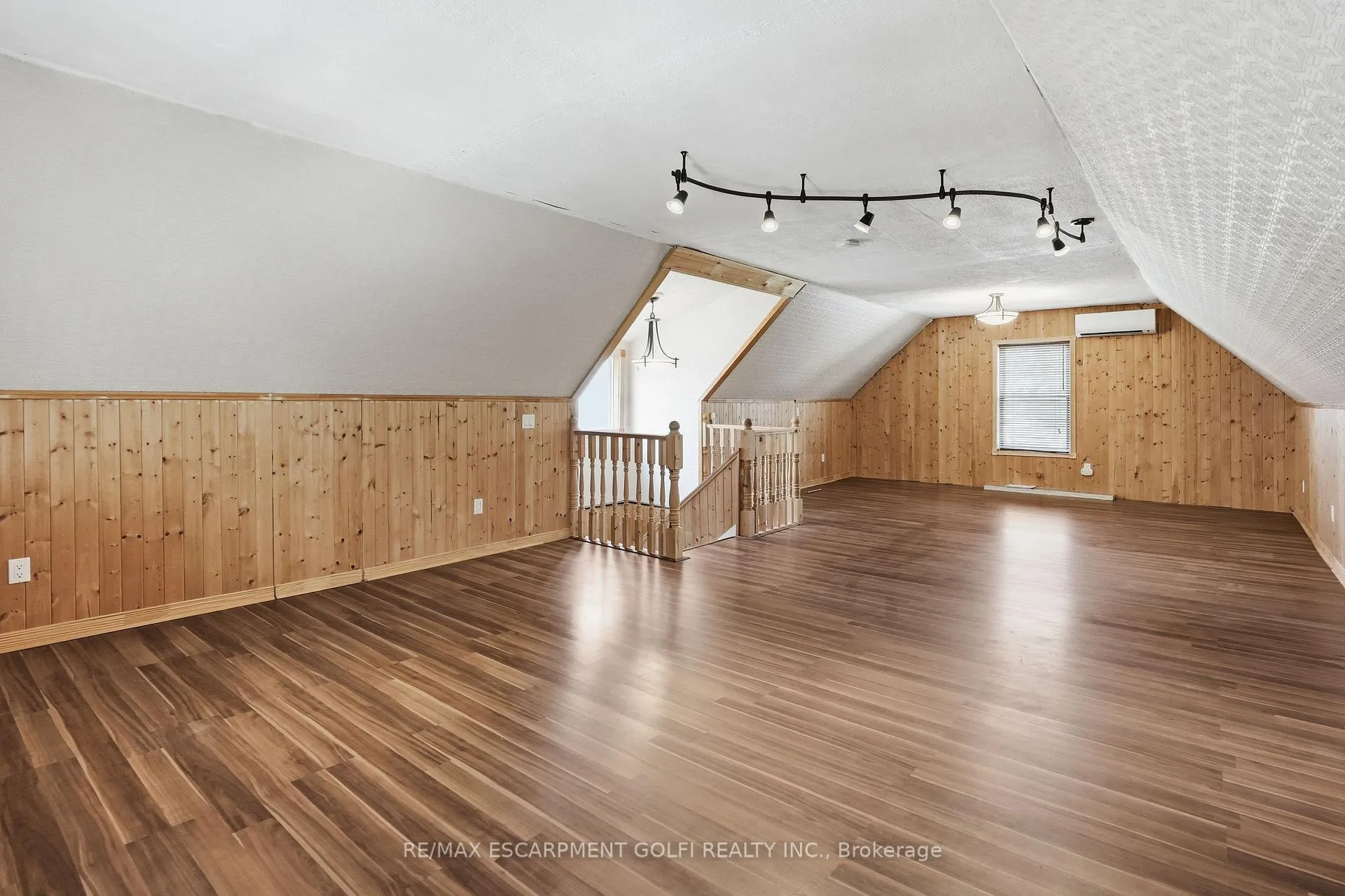 Photo 17 of 71 Aikman Avenue, Hamilton, Gibson — HOMEH