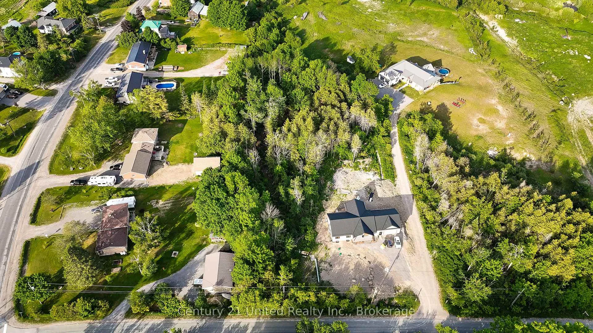 Photo 2 of 833 Iron Woods Dr Part 3, Douro-Dummer — HOMEH