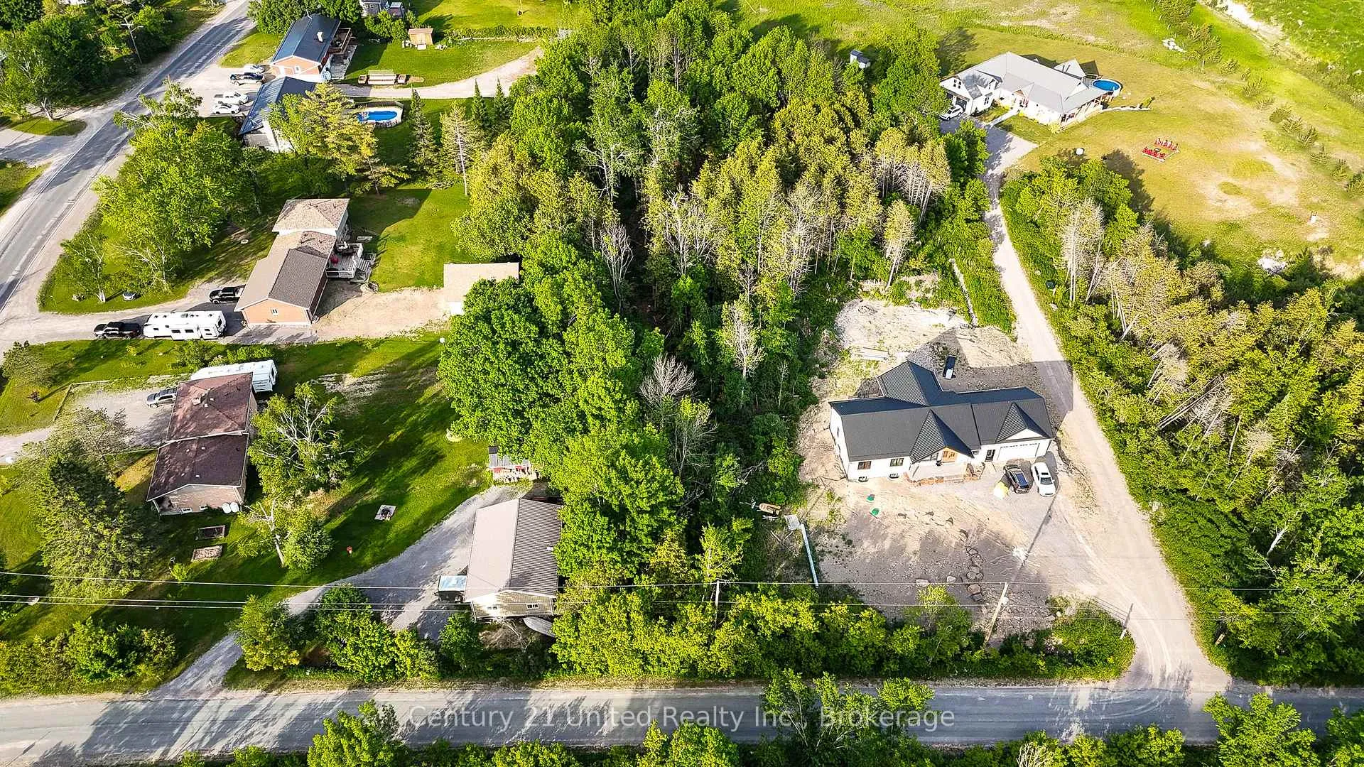 Photo 3 of 833 Iron Woods Dr Part 3, Douro-Dummer — HOMEH