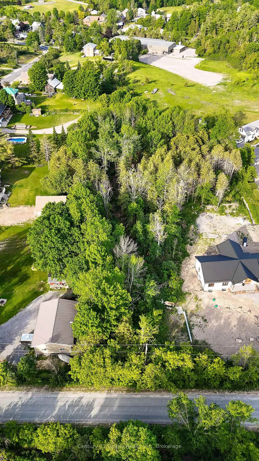 Photo 5 of 833 Iron Woods Dr Part 3, Douro-Dummer — HOMEH