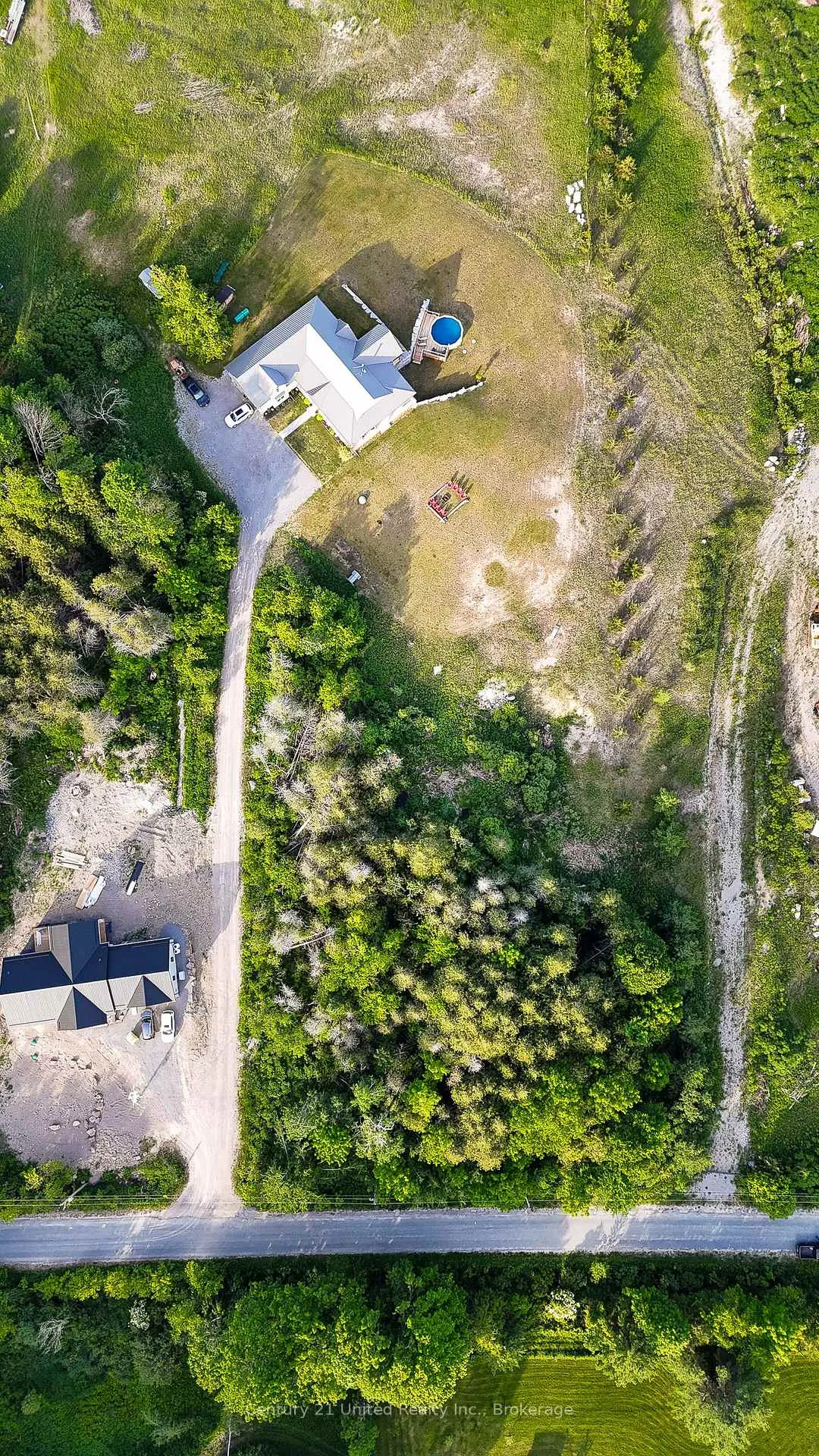 Photo 3 of 833 Iron Woods Dr Part 1, Douro-Dummer — HOMEH