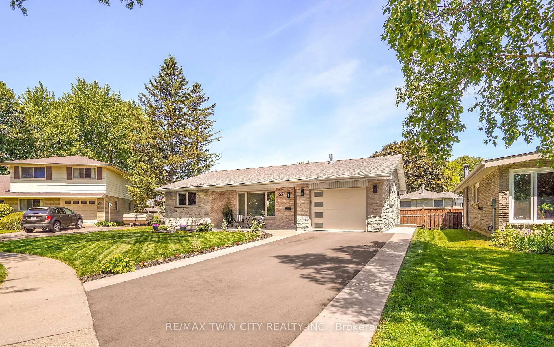 Photo 1 of 33 Tanglewood Terrace, Brantford, Brier Park — HOMEH