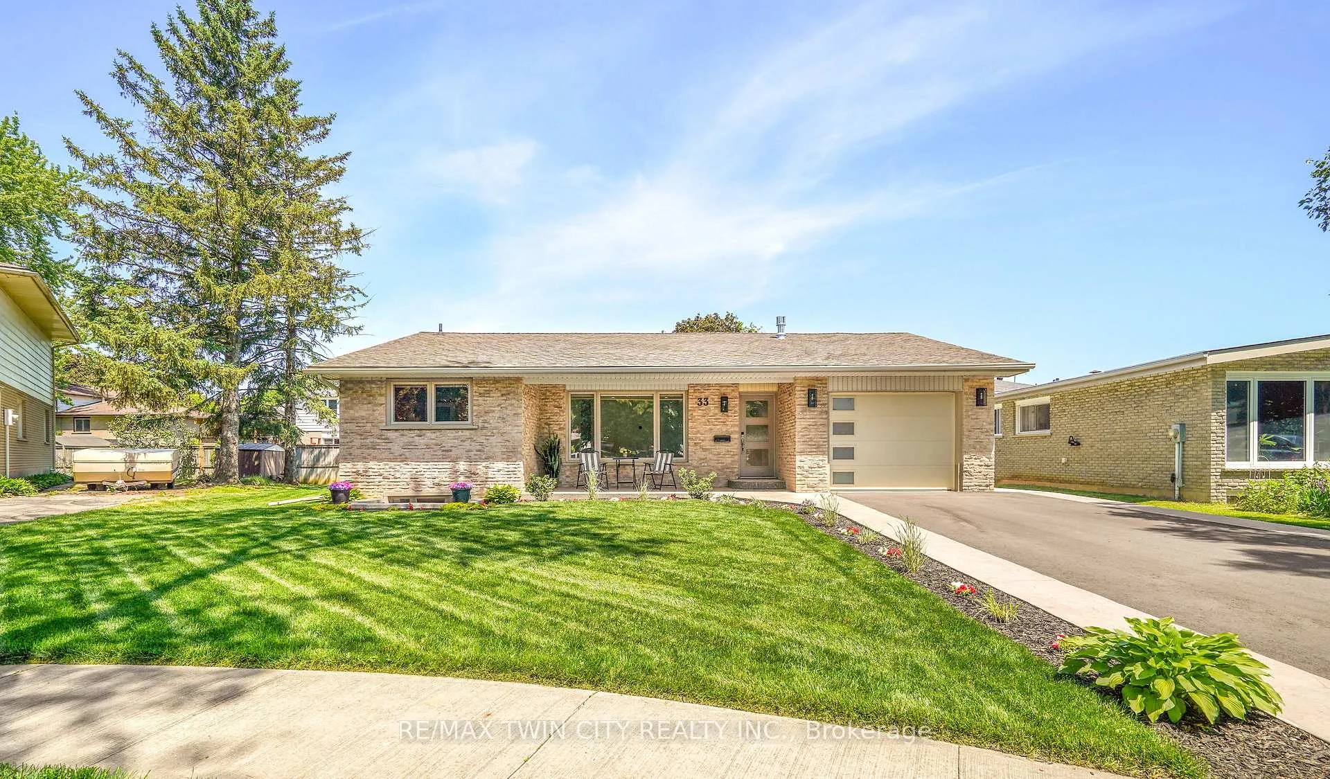 Photo 2 of 33 Tanglewood Terrace, Brantford, Brier Park — HOMEH