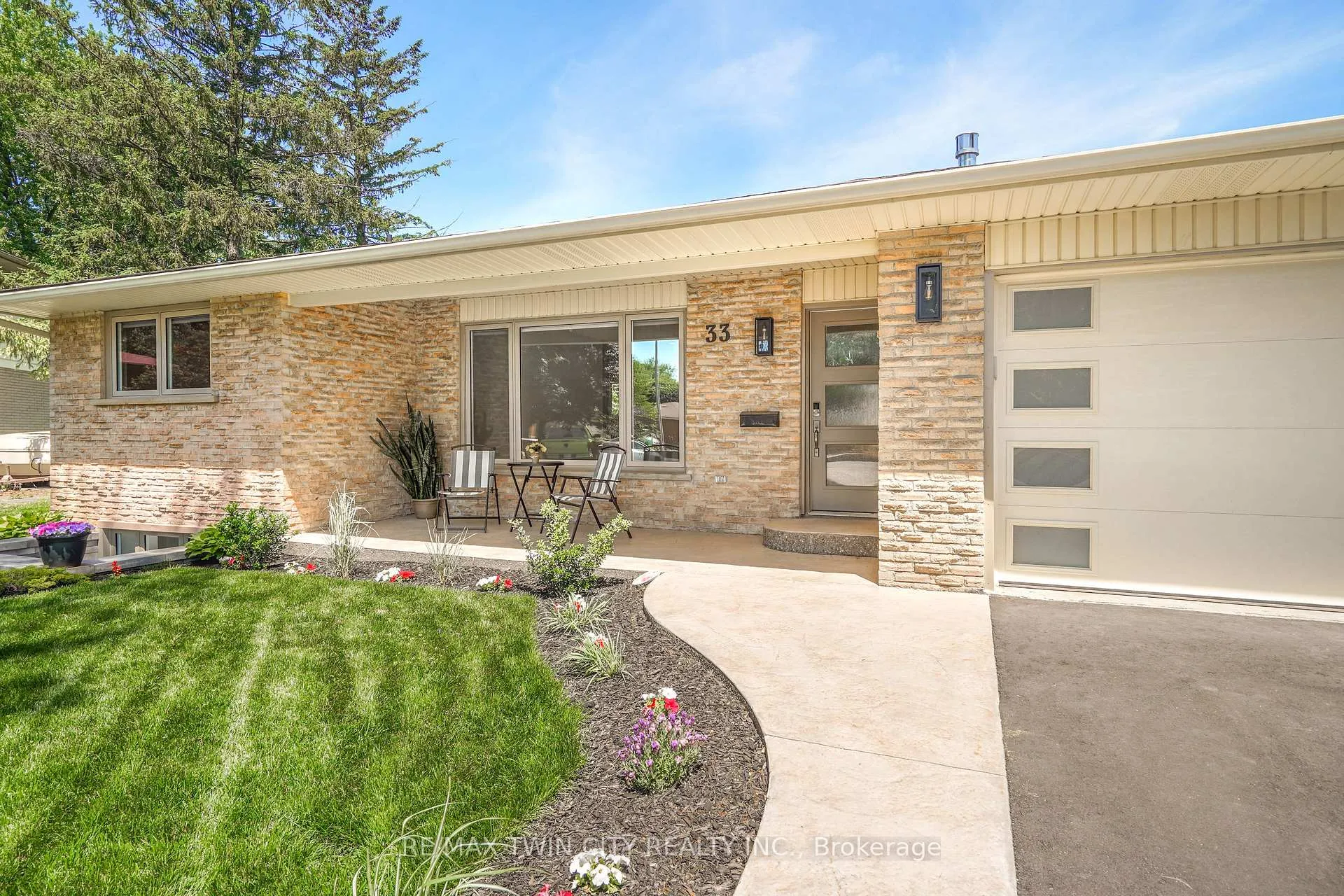Photo 3 of 33 Tanglewood Terrace, Brantford, Brier Park — HOMEH