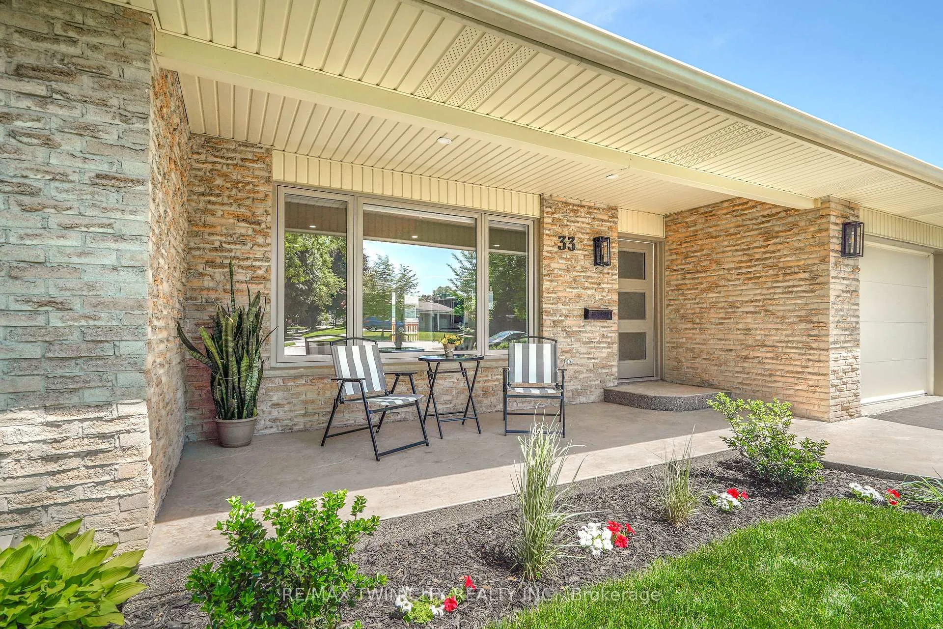Photo 4 of 33 Tanglewood Terrace, Brantford, Brier Park — HOMEH