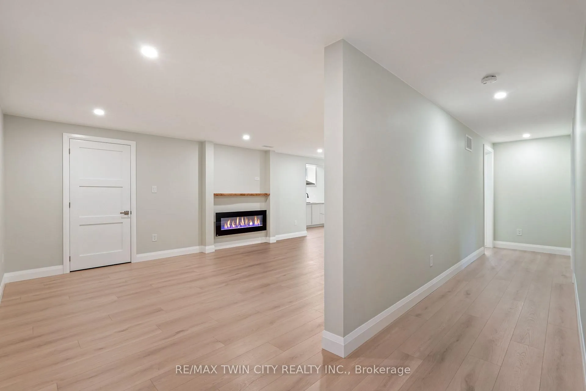 Photo 28 of 33 Tanglewood Terrace, Brantford, Brier Park — HOMEH