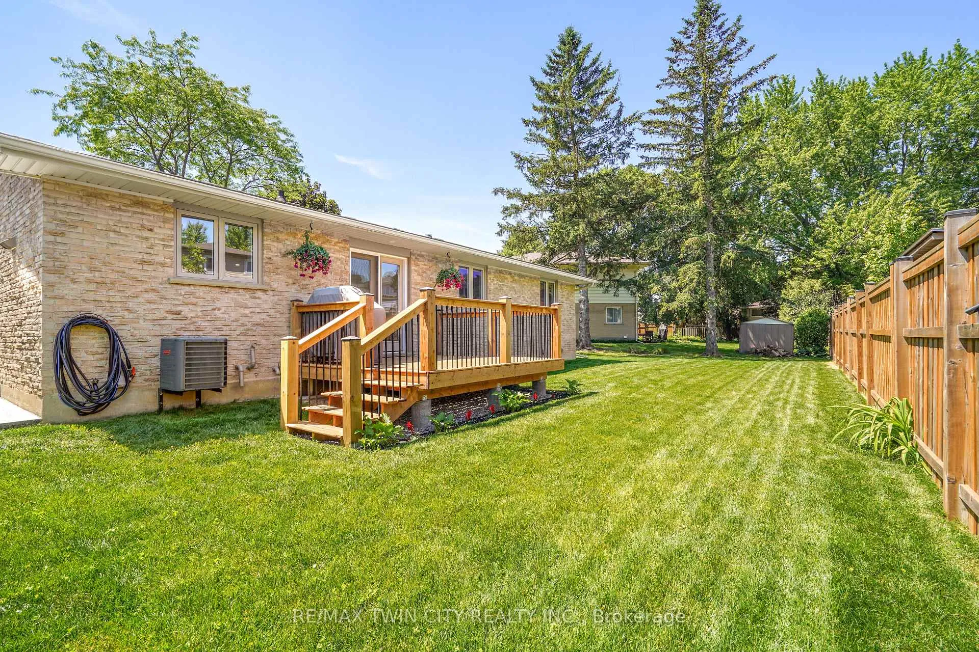 Photo 41 of 33 Tanglewood Terrace, Brantford, Brier Park — HOMEH