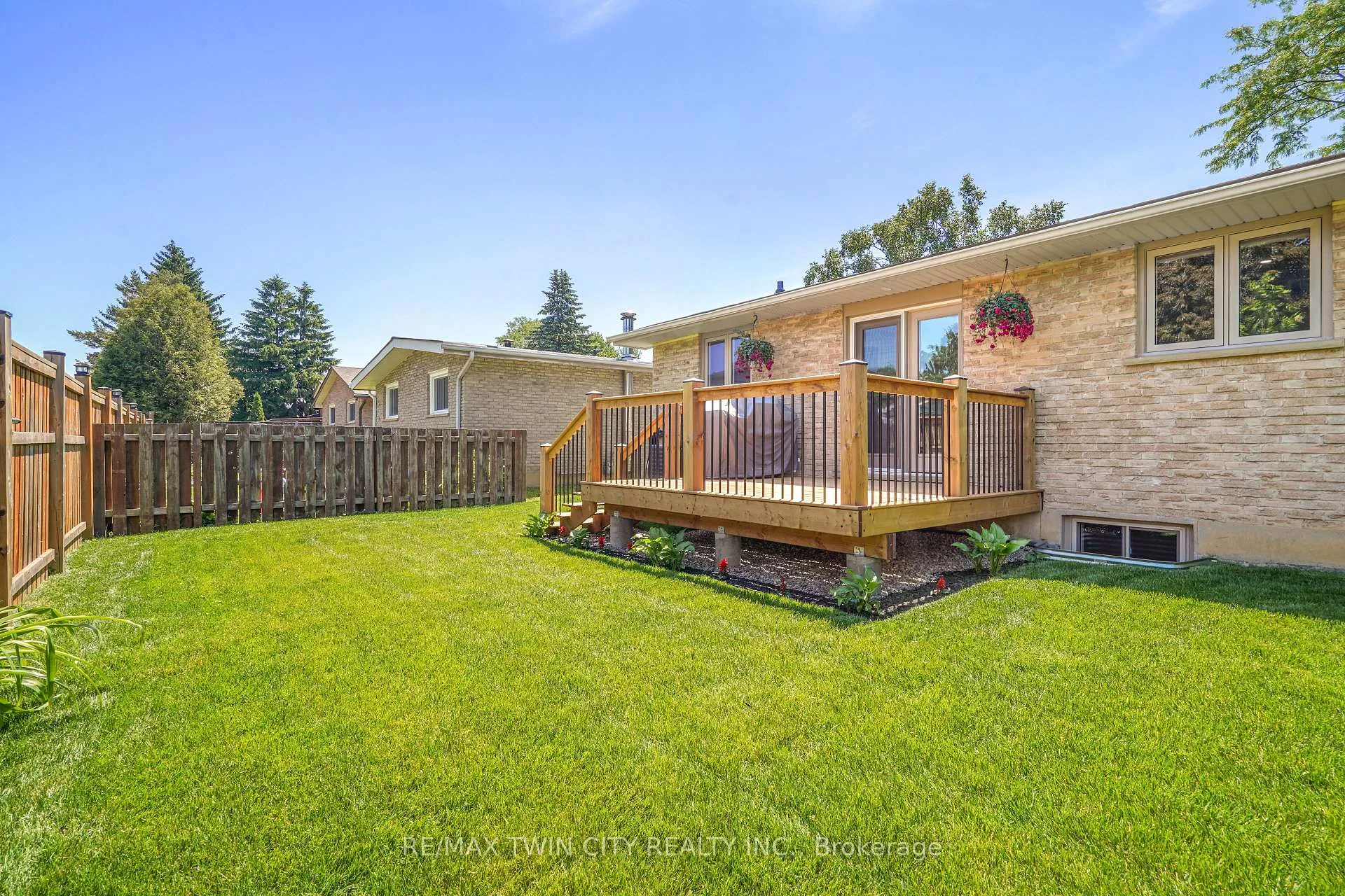 Photo 42 of 33 Tanglewood Terrace, Brantford, Brier Park — HOMEH