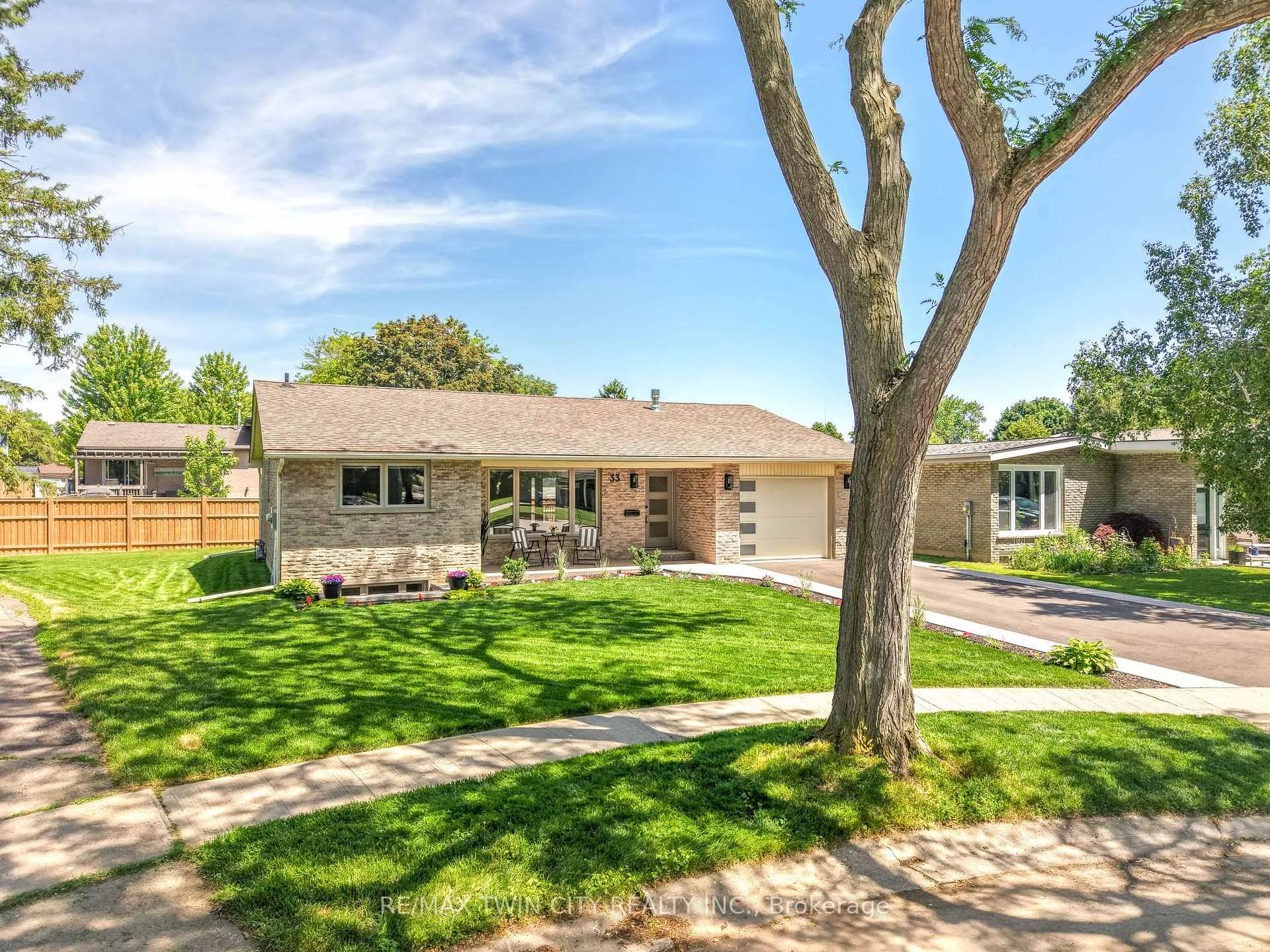 Photo 46 of 33 Tanglewood Terrace, Brantford, Brier Park — HOMEH