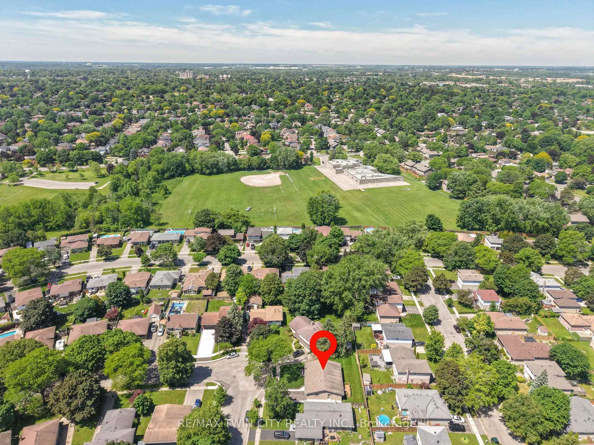 Photo 48 of 33 Tanglewood Terrace, Brantford, Brier Park — HOMEH