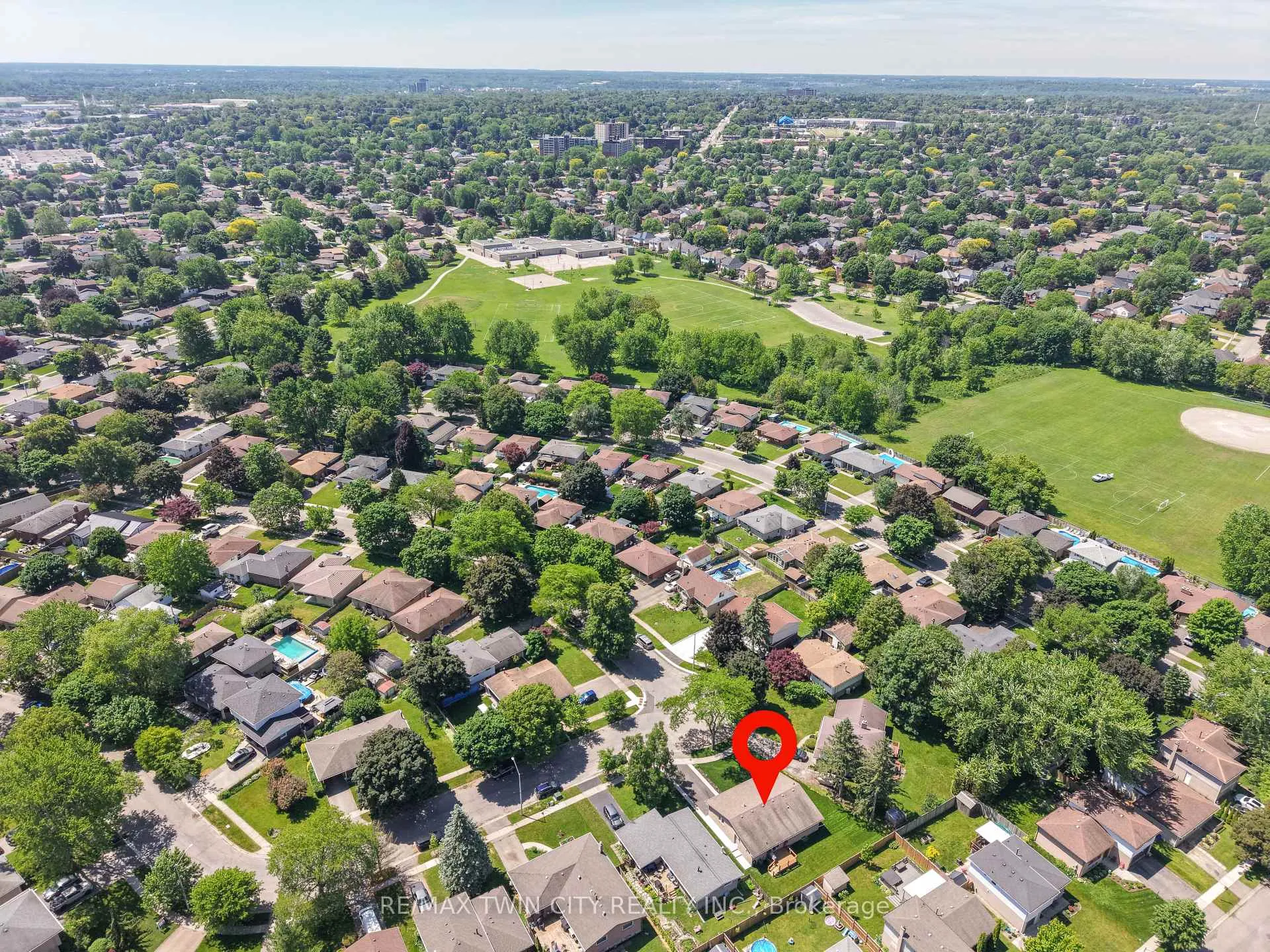 Photo 49 of 33 Tanglewood Terrace, Brantford, Brier Park — HOMEH