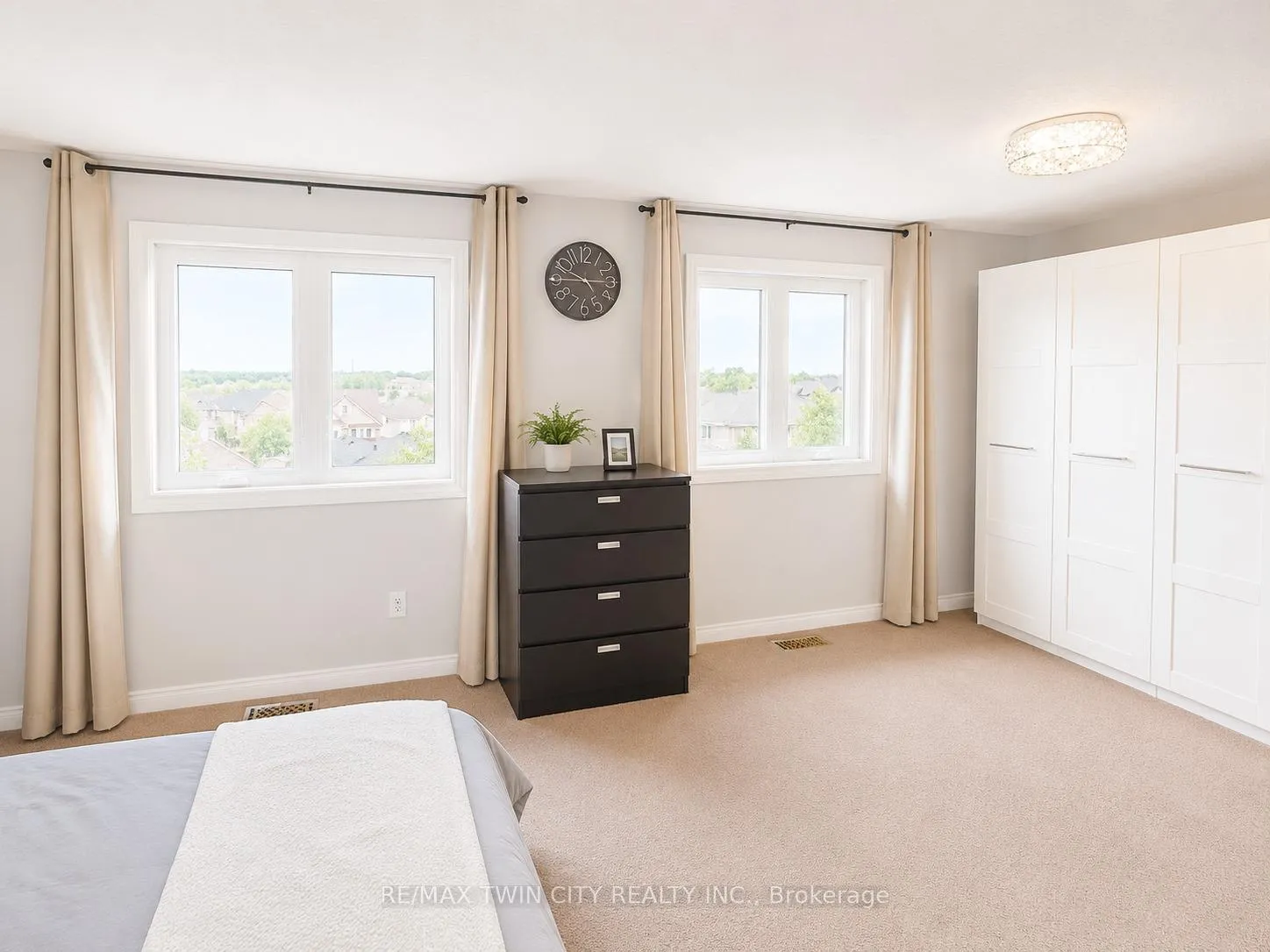 Photo 7 of 506 Activa Avenue, Kitchener, Larentian West — HOMEH