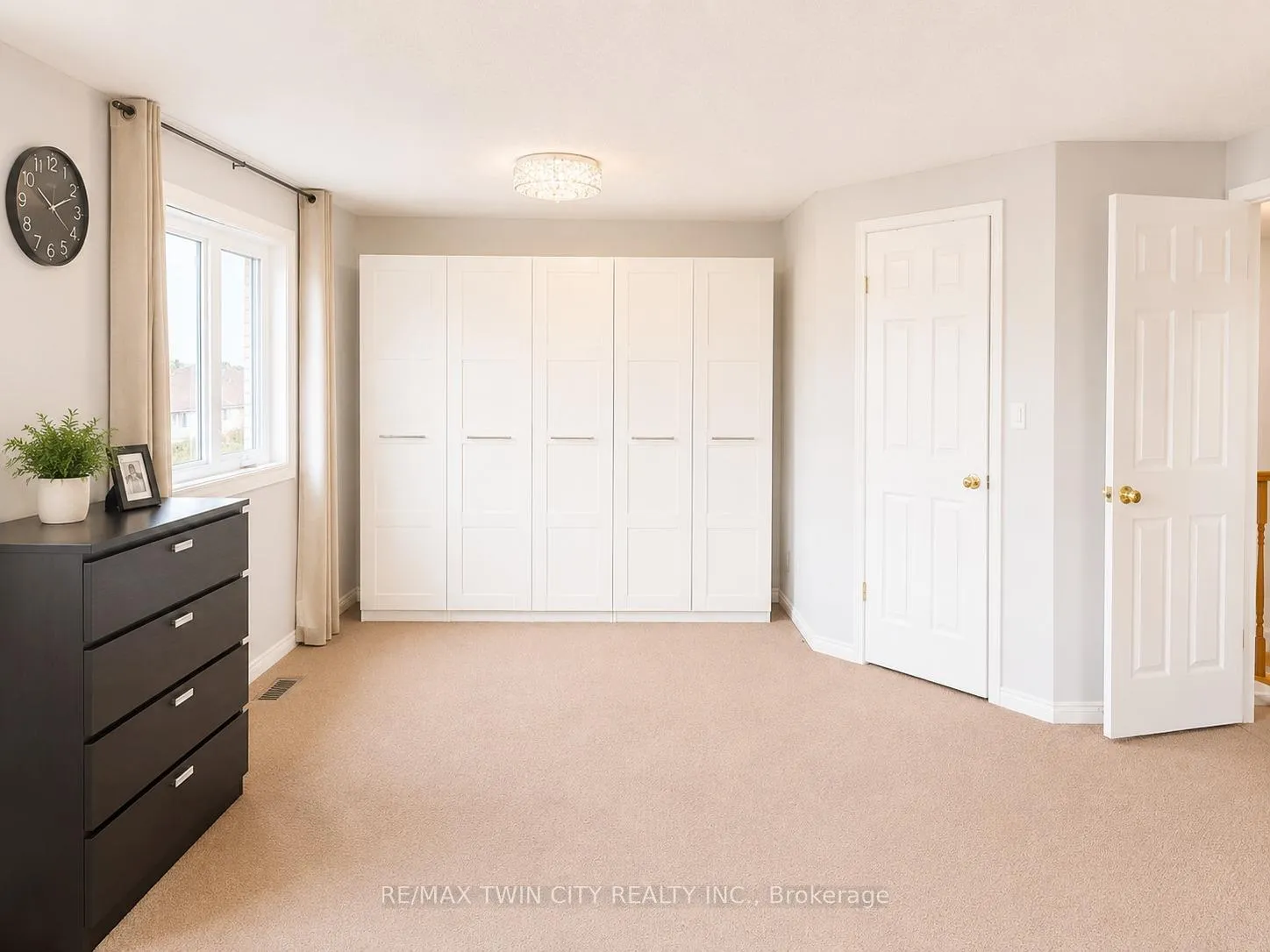 Photo 8 of 506 Activa Avenue, Kitchener, Larentian West — HOMEH