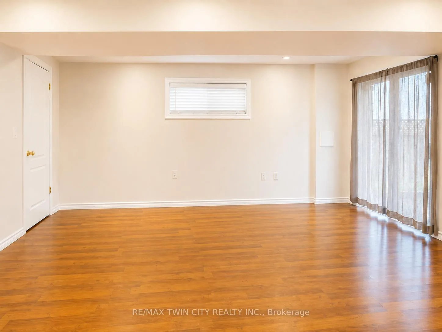 Photo 15 of 506 Activa Avenue, Kitchener, Larentian West — HOMEH