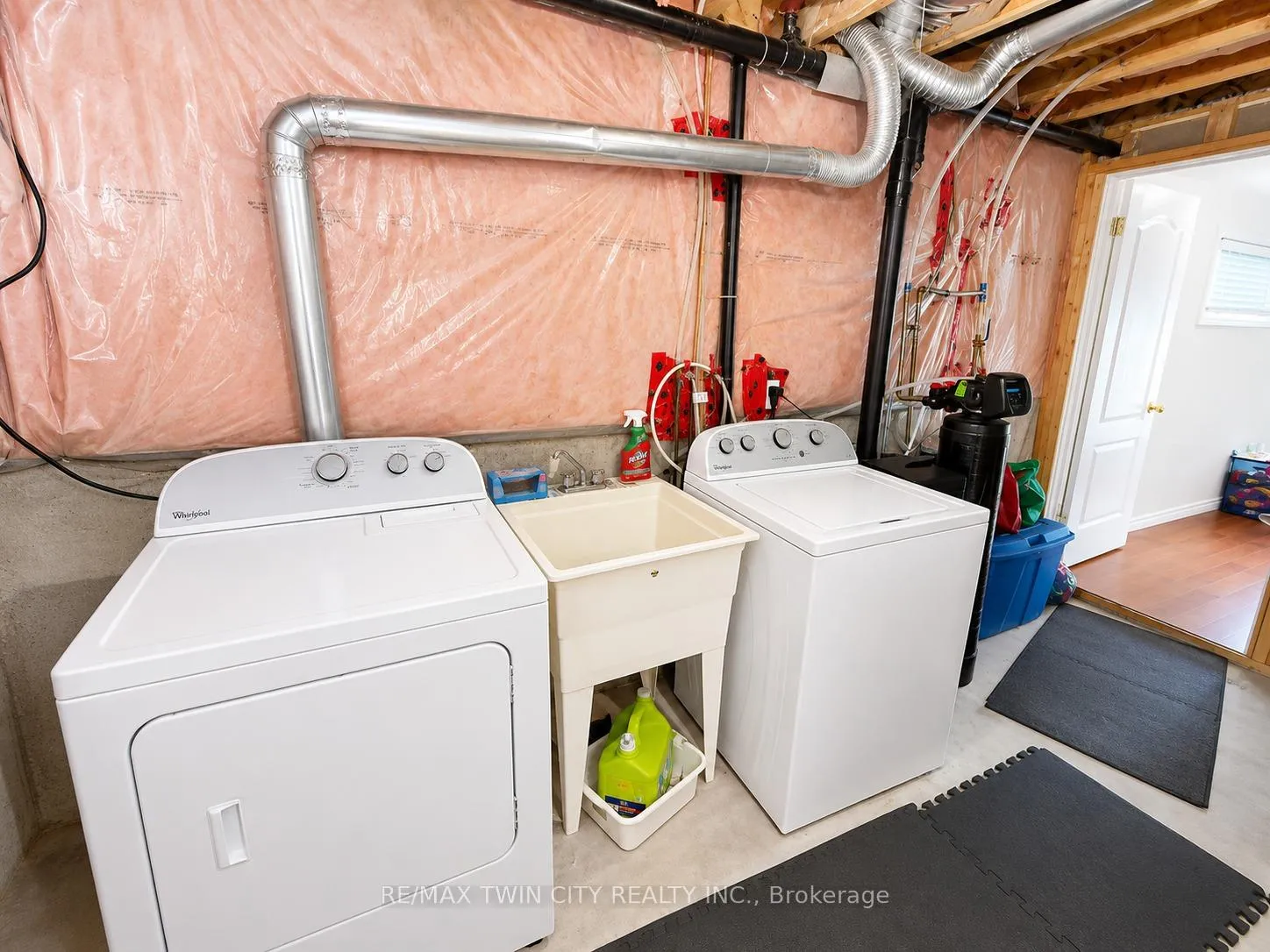 Photo 17 of 506 Activa Avenue, Kitchener, Larentian West — HOMEH
