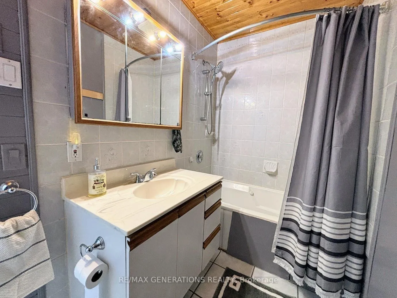 Photo 16 of 18 Swallow Drive, Manitouwadge, TB-73 — HOMEH