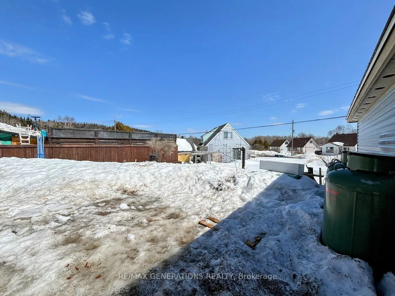 Photo 46 of 18 Swallow Drive, Manitouwadge, TB-73 — HOMEH