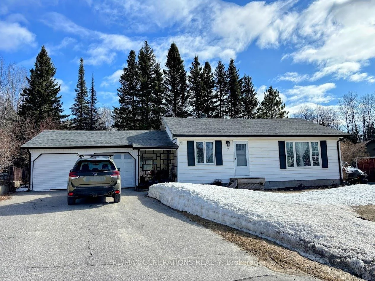 Photo 2 of 7 Swallow Drive, Manitouwadge, TB-73 — HOMEH