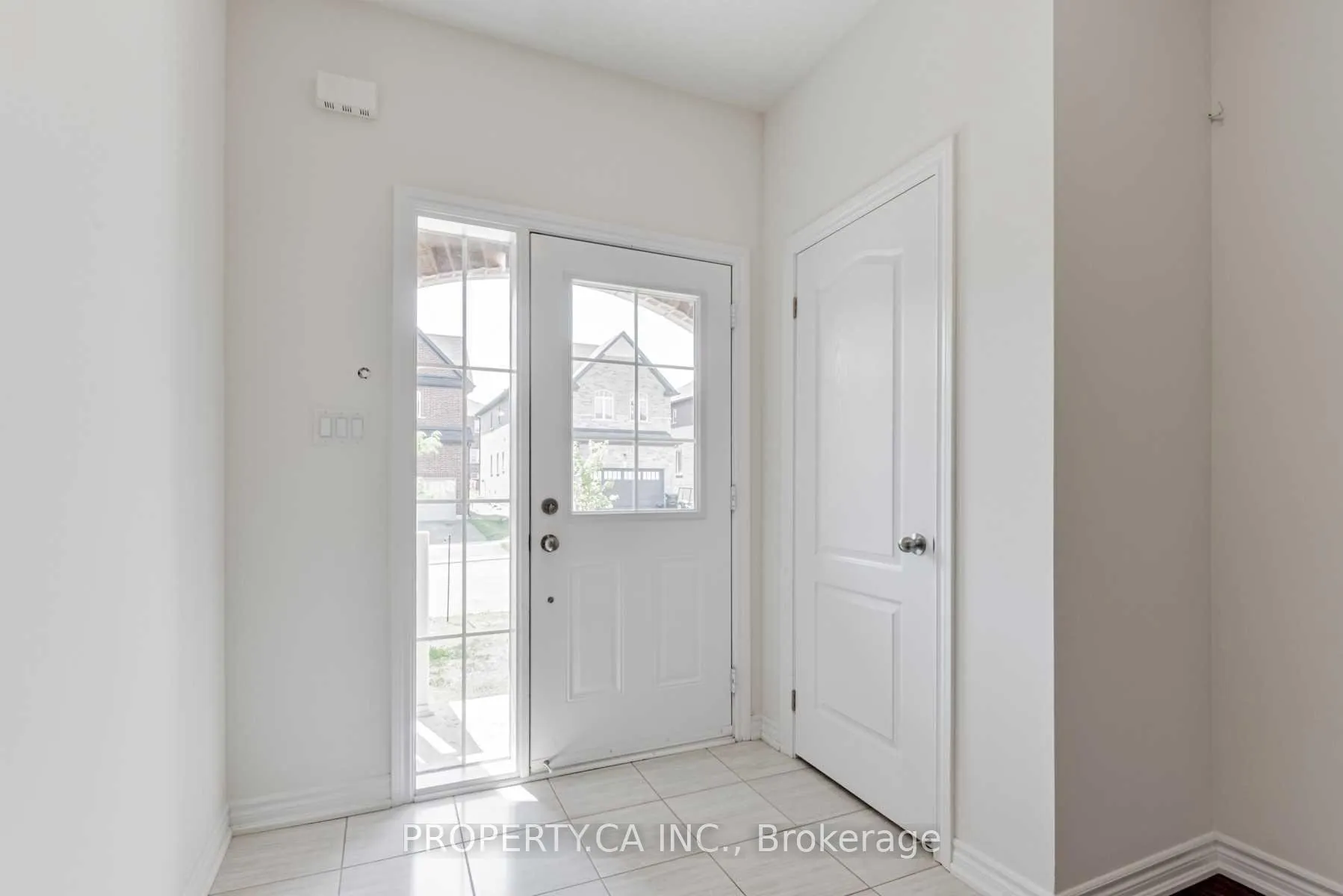 Photo 3 of 1277 Peelar Crescent, Innisfil, Lefroy — HOMEH