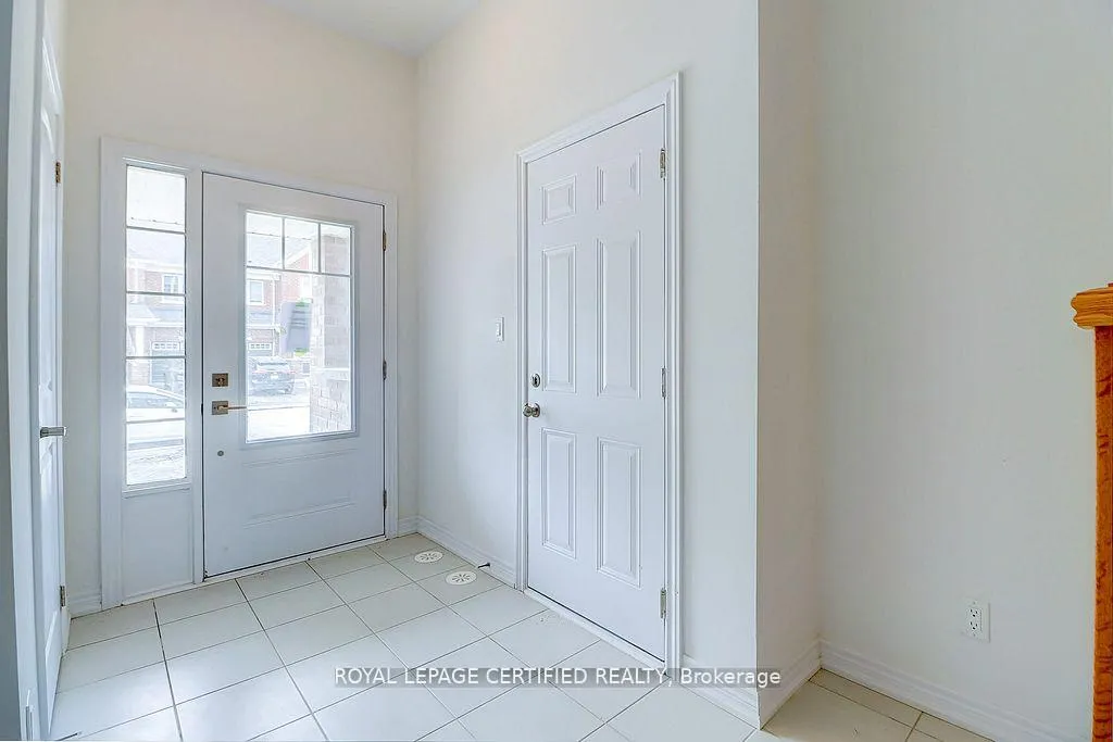 Photo 3 of 2013 Cameron Lott Crescent, Oshawa, Kedron — HOMEH