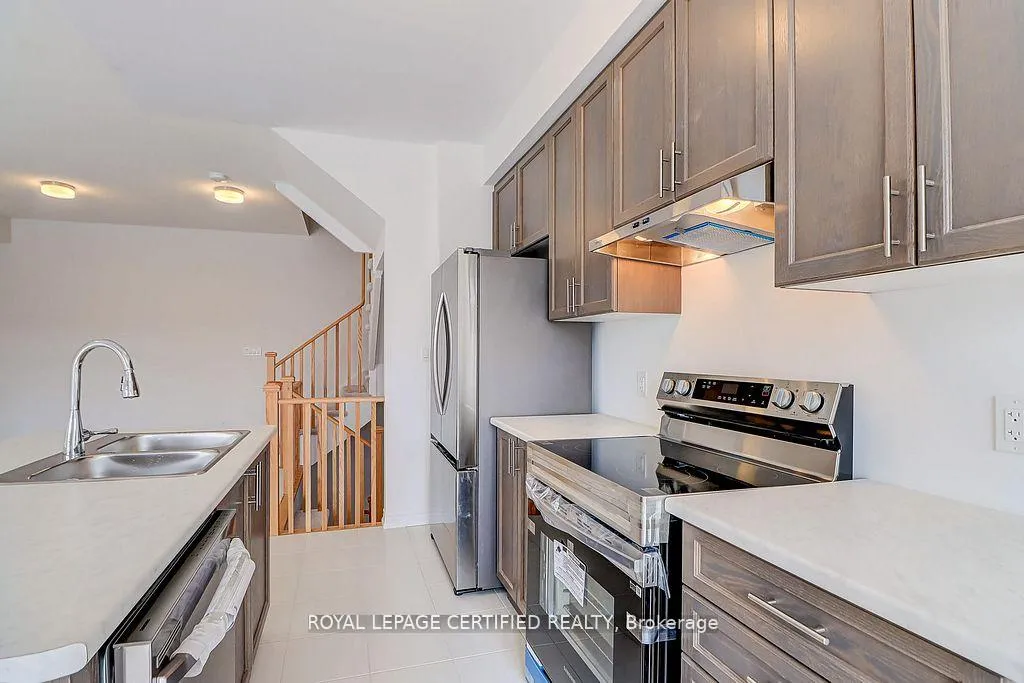Photo 16 of 2013 Cameron Lott Crescent, Oshawa, Kedron — HOMEH