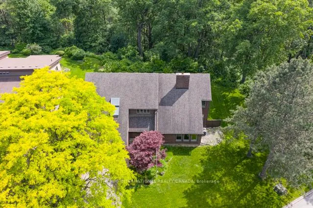Photo 2 of 20 Ridgeview Court, Hamilton, Ancaster — HOMEH