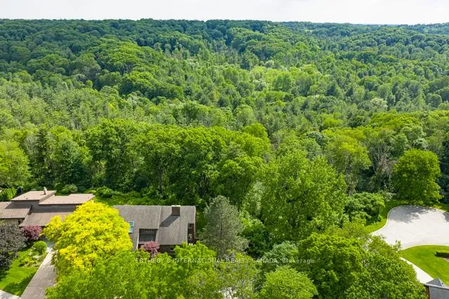 Photo 4 of 20 Ridgeview Court, Hamilton, Ancaster — HOMEH