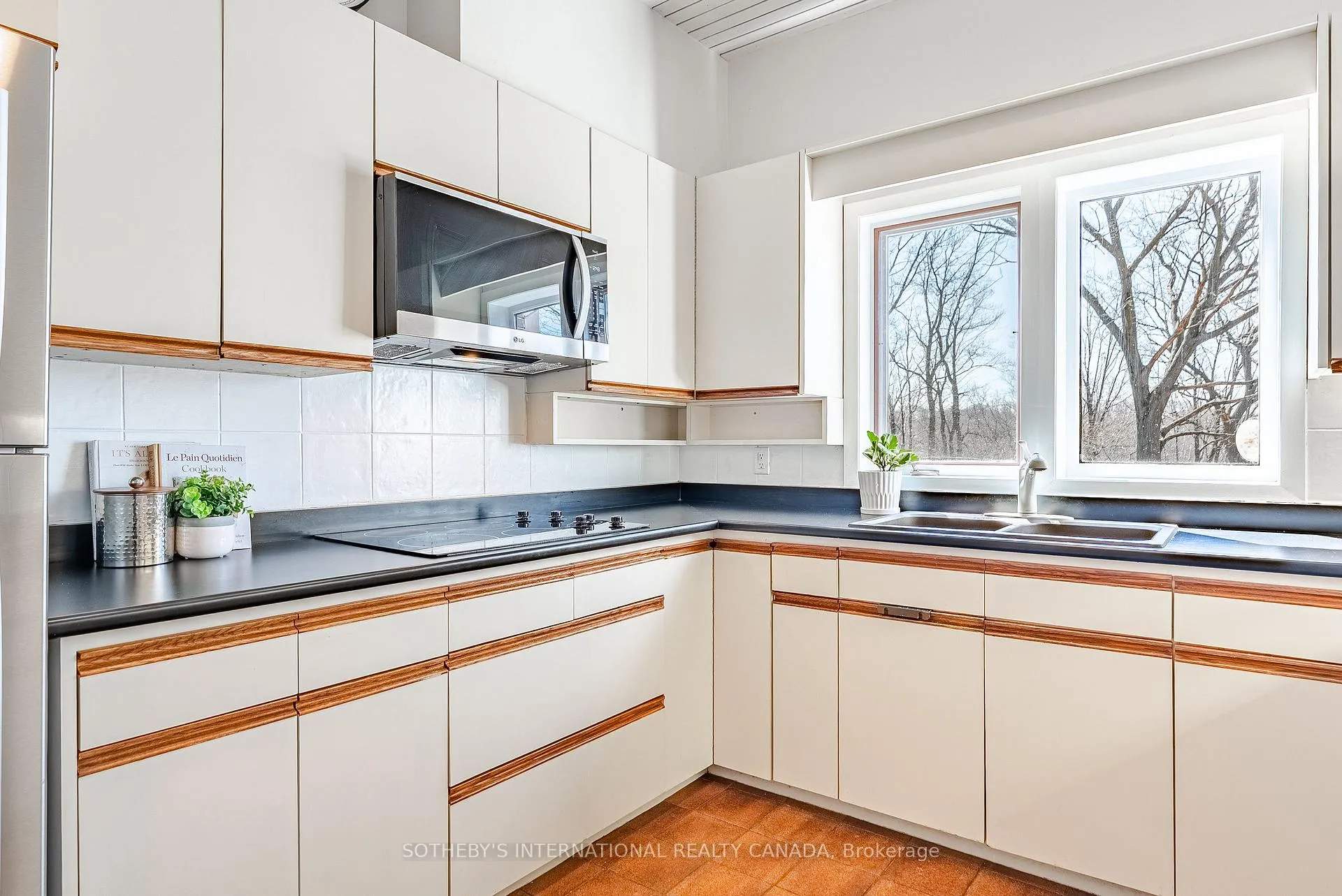 Photo 16 of 20 Ridgeview Court, Hamilton, Ancaster — HOMEH