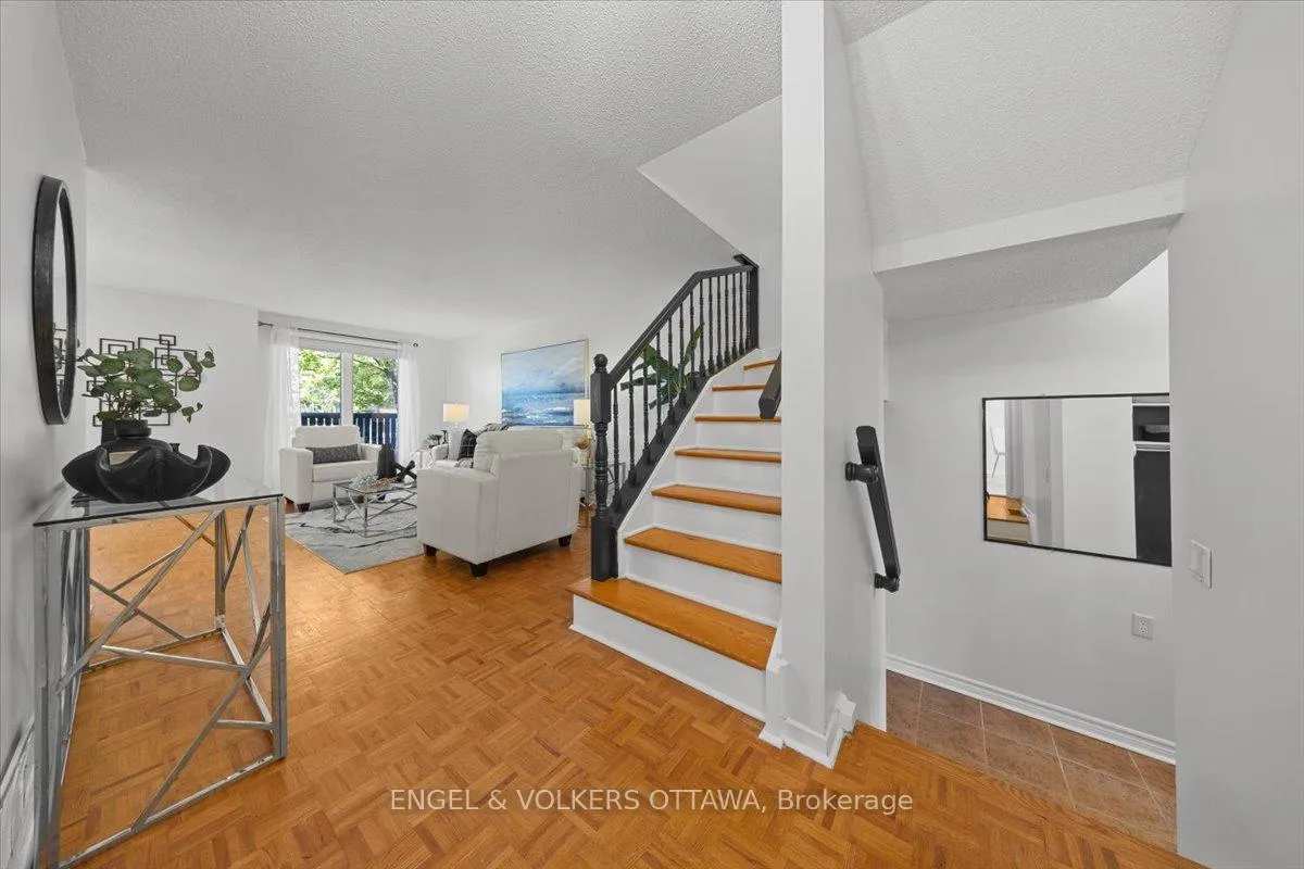 Photo 3 of 34 Viewpointe Private, Ottawa, Mooneys Bay/Riverside Park — HOMEH