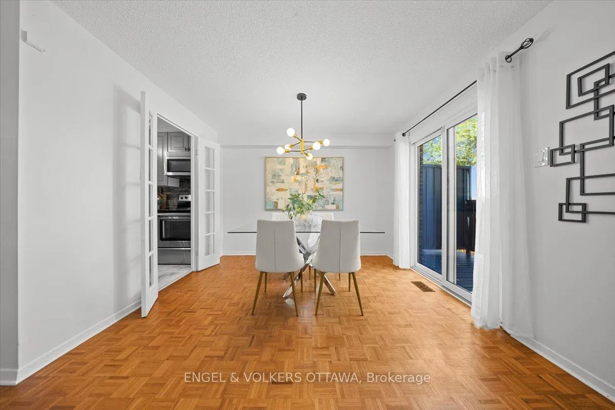Photo 6 of 34 Viewpointe Private, Ottawa, Mooneys Bay/Riverside Park — HOMEH