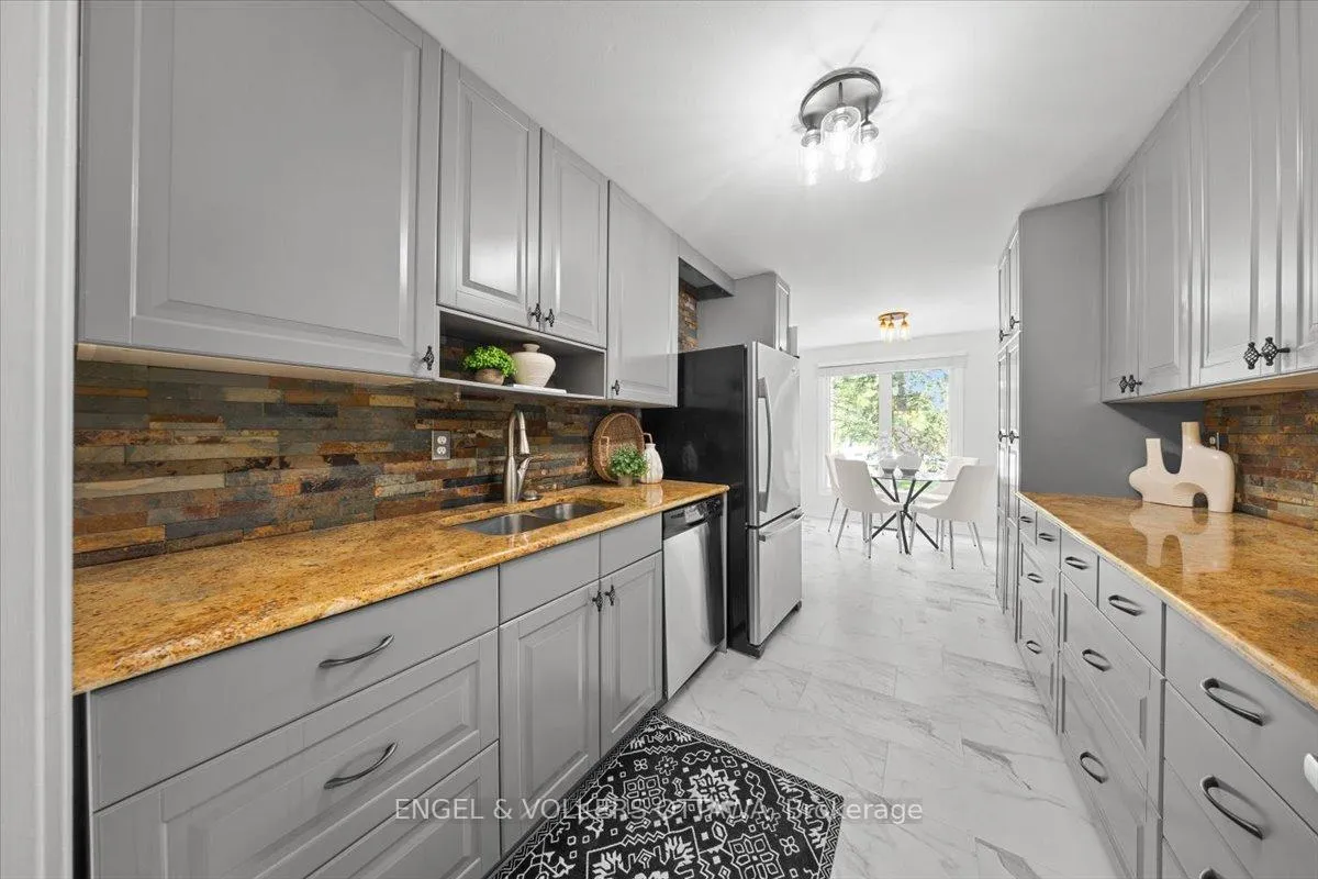 Photo 10 of 34 Viewpointe Private, Ottawa, Mooneys Bay/Riverside Park — HOMEH