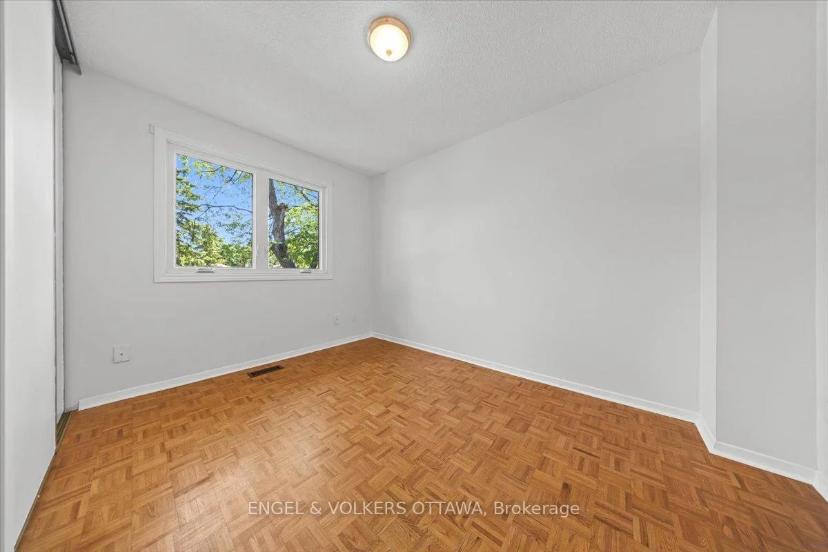 Photo 17 of 34 Viewpointe Private, Ottawa, Mooneys Bay/Riverside Park — HOMEH