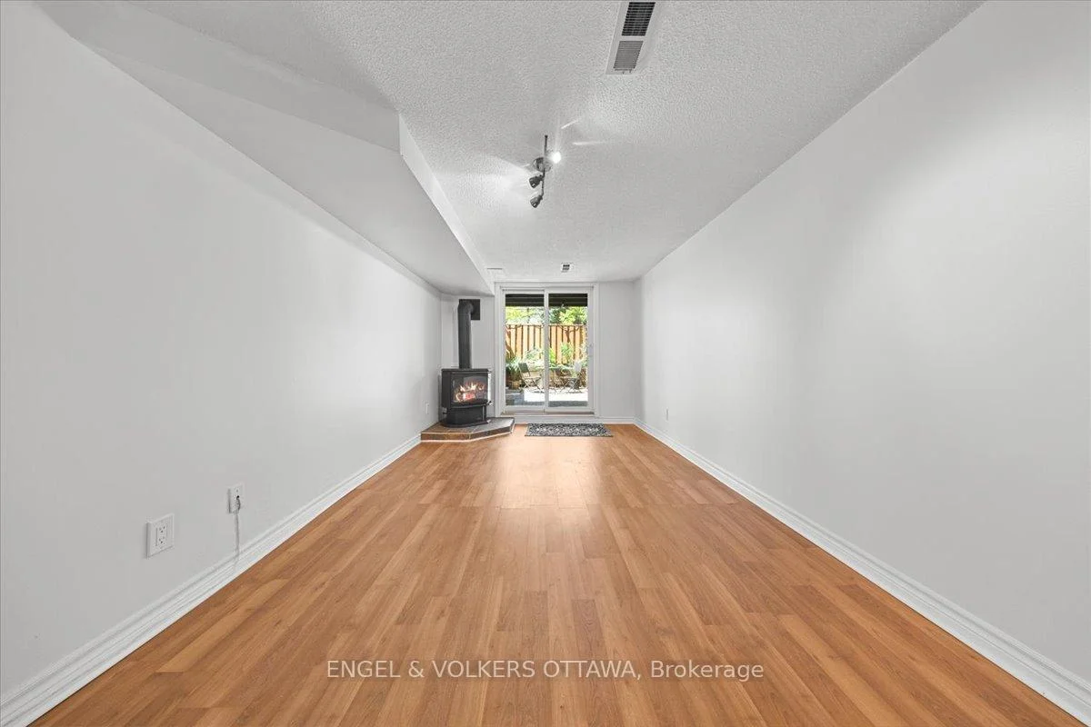 Photo 24 of 34 Viewpointe Private, Ottawa, Mooneys Bay/Riverside Park — HOMEH