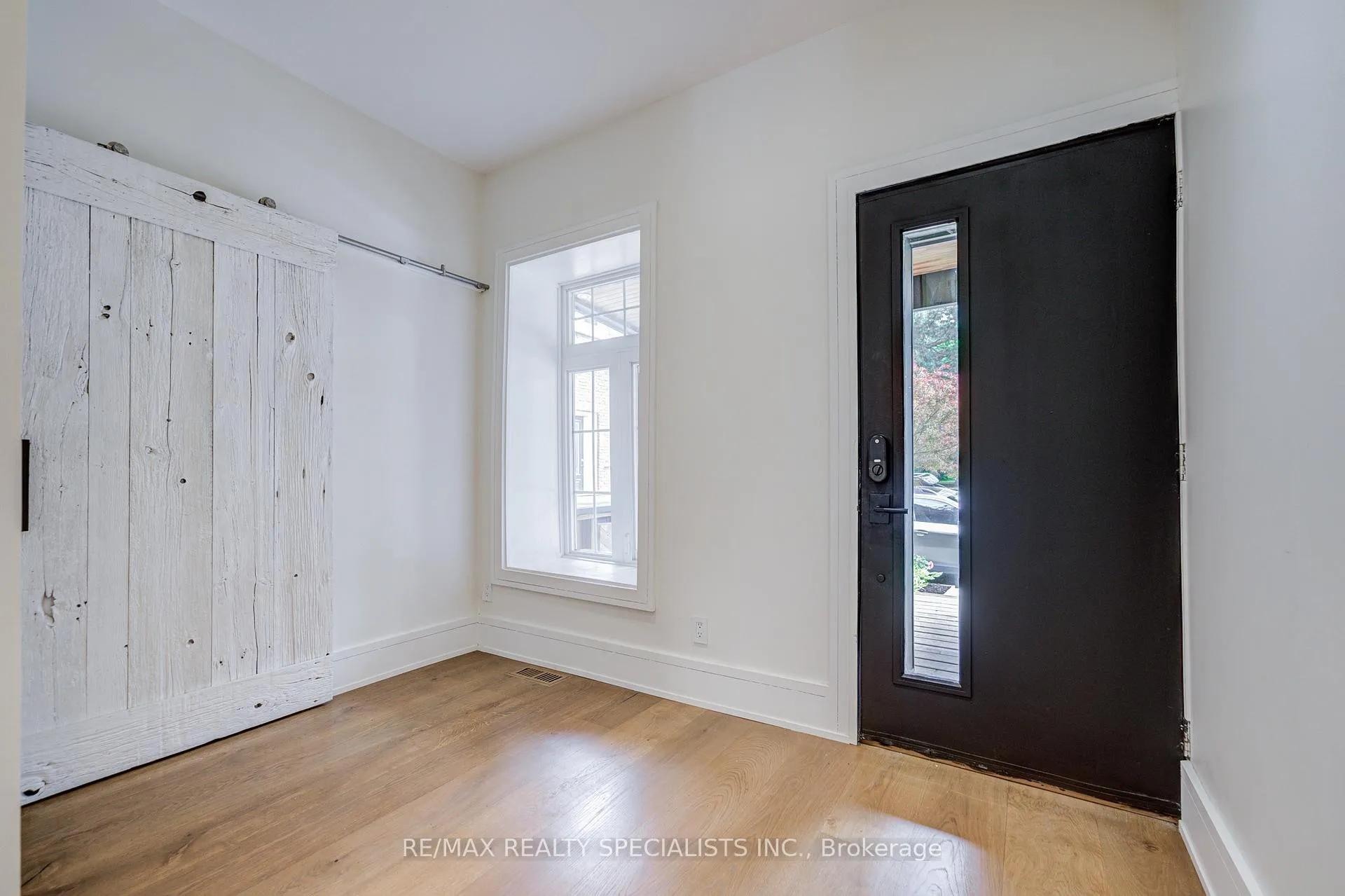 Photo 8 of 10 Saunders Avenue, Toronto, Roncesvalles — HOMEH