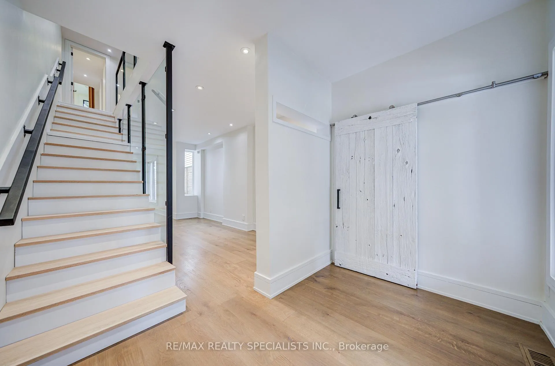 Photo 9 of 10 Saunders Avenue, Toronto, Roncesvalles — HOMEH