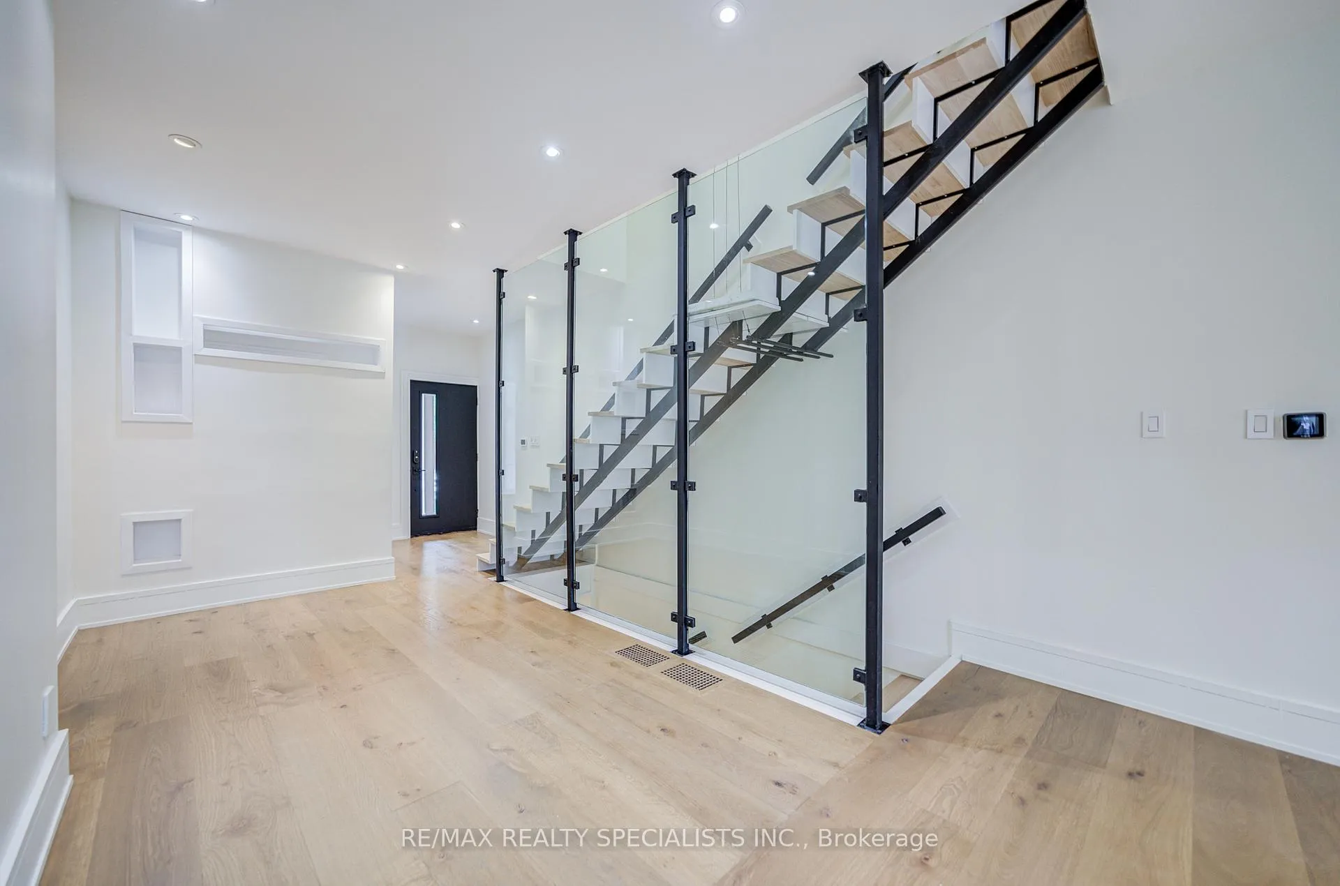 Photo 11 of 10 Saunders Avenue, Toronto, Roncesvalles — HOMEH