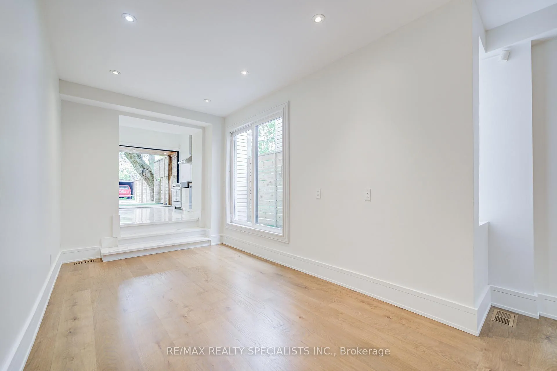 Photo 12 of 10 Saunders Avenue, Toronto, Roncesvalles — HOMEH