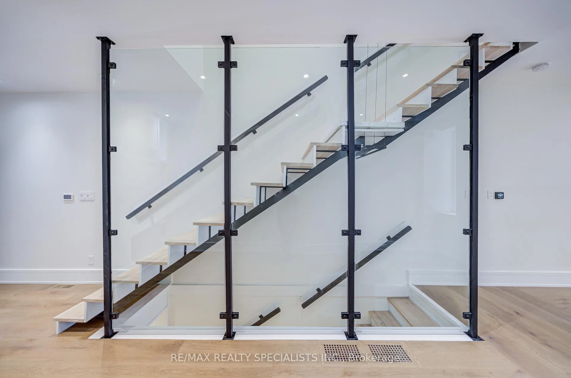 Photo 17 of 10 Saunders Avenue, Toronto, Roncesvalles — HOMEH