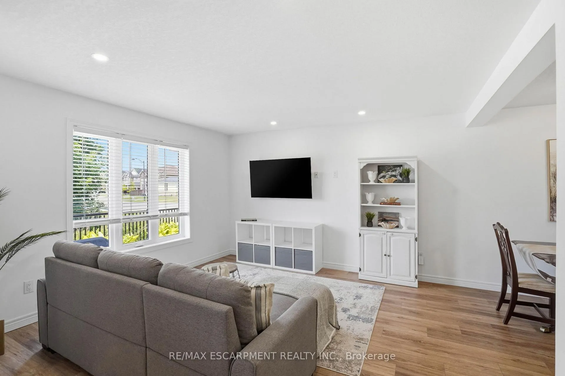 Photo 13 of Unit 2, 29 Schuyler Street, Brant, Paris — HOMEH