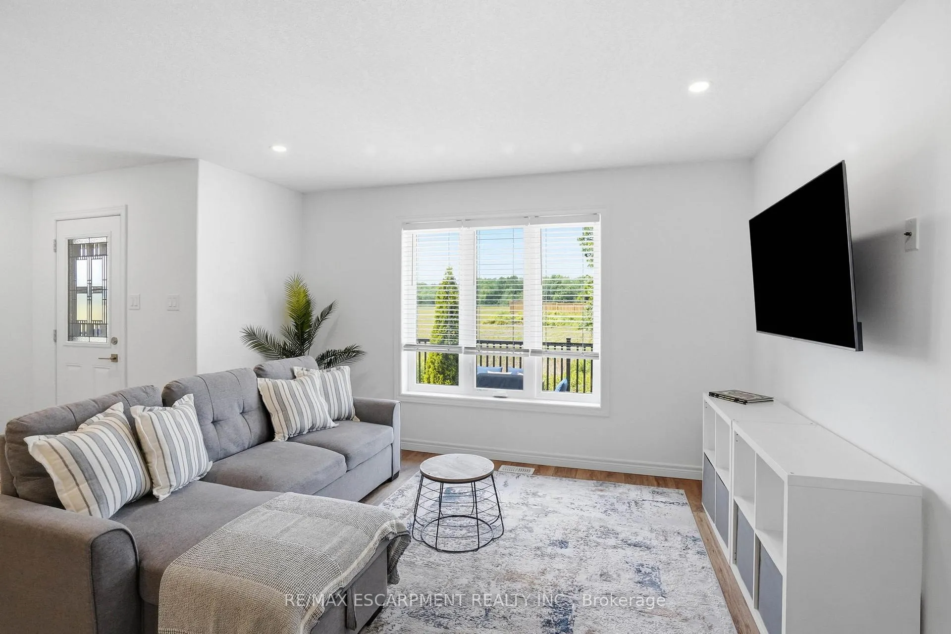 Photo 14 of Unit 2, 29 Schuyler Street, Brant, Paris — HOMEH