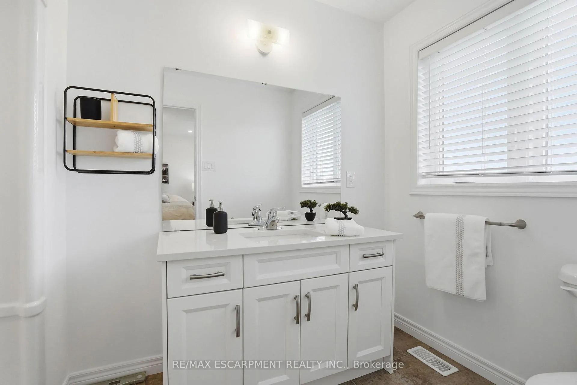 Photo 21 of Unit 2, 29 Schuyler Street, Brant, Paris — HOMEH