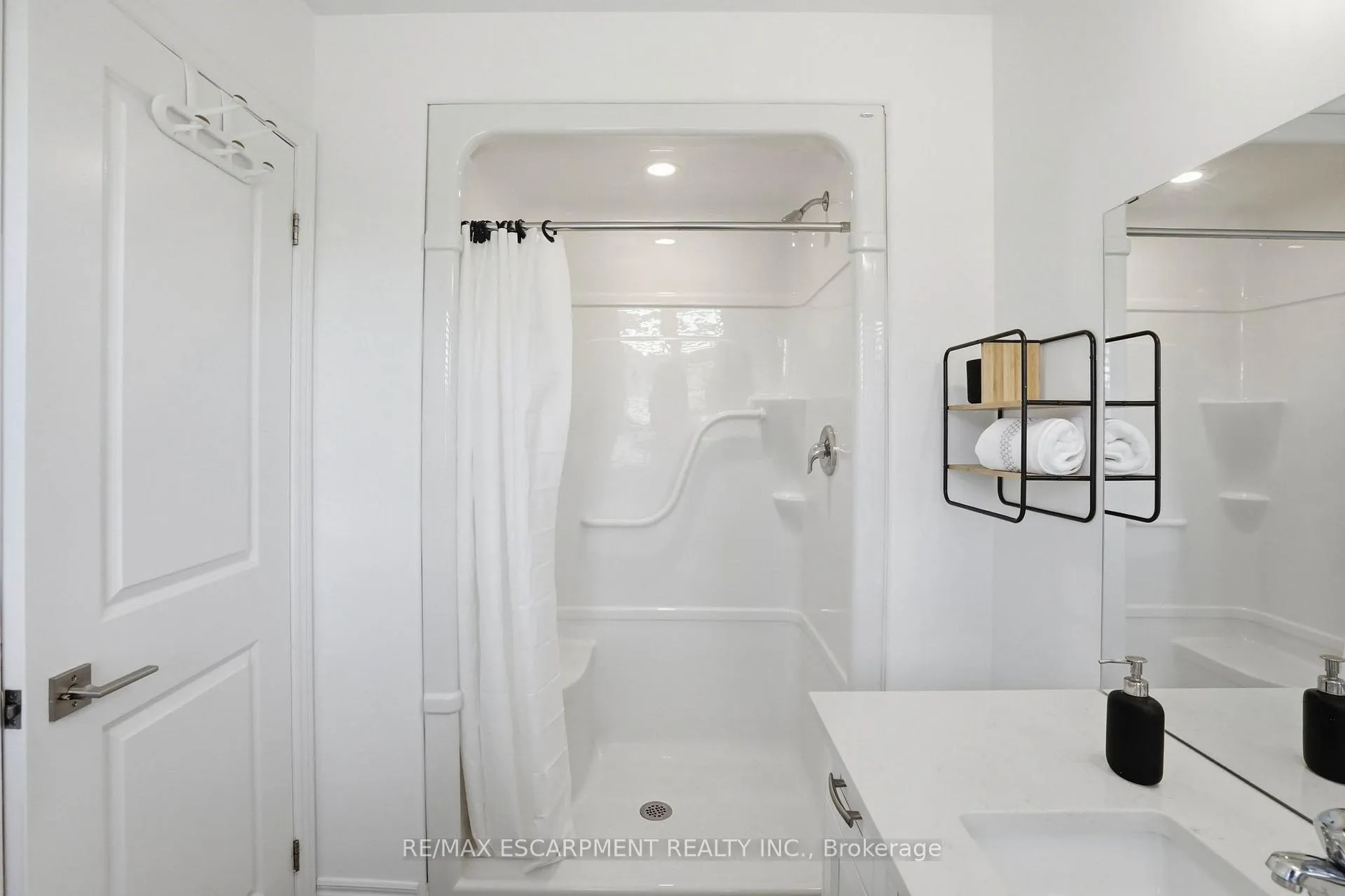 Photo 23 of Unit 2, 29 Schuyler Street, Brant, Paris — HOMEH