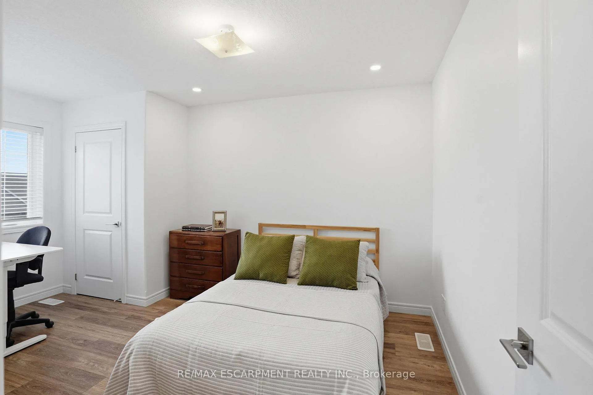 Photo 25 of Unit 2, 29 Schuyler Street, Brant, Paris — HOMEH