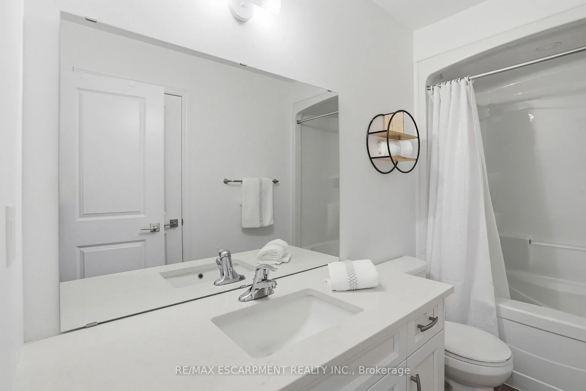 Photo 29 of Unit 2, 29 Schuyler Street, Brant, Paris — HOMEH