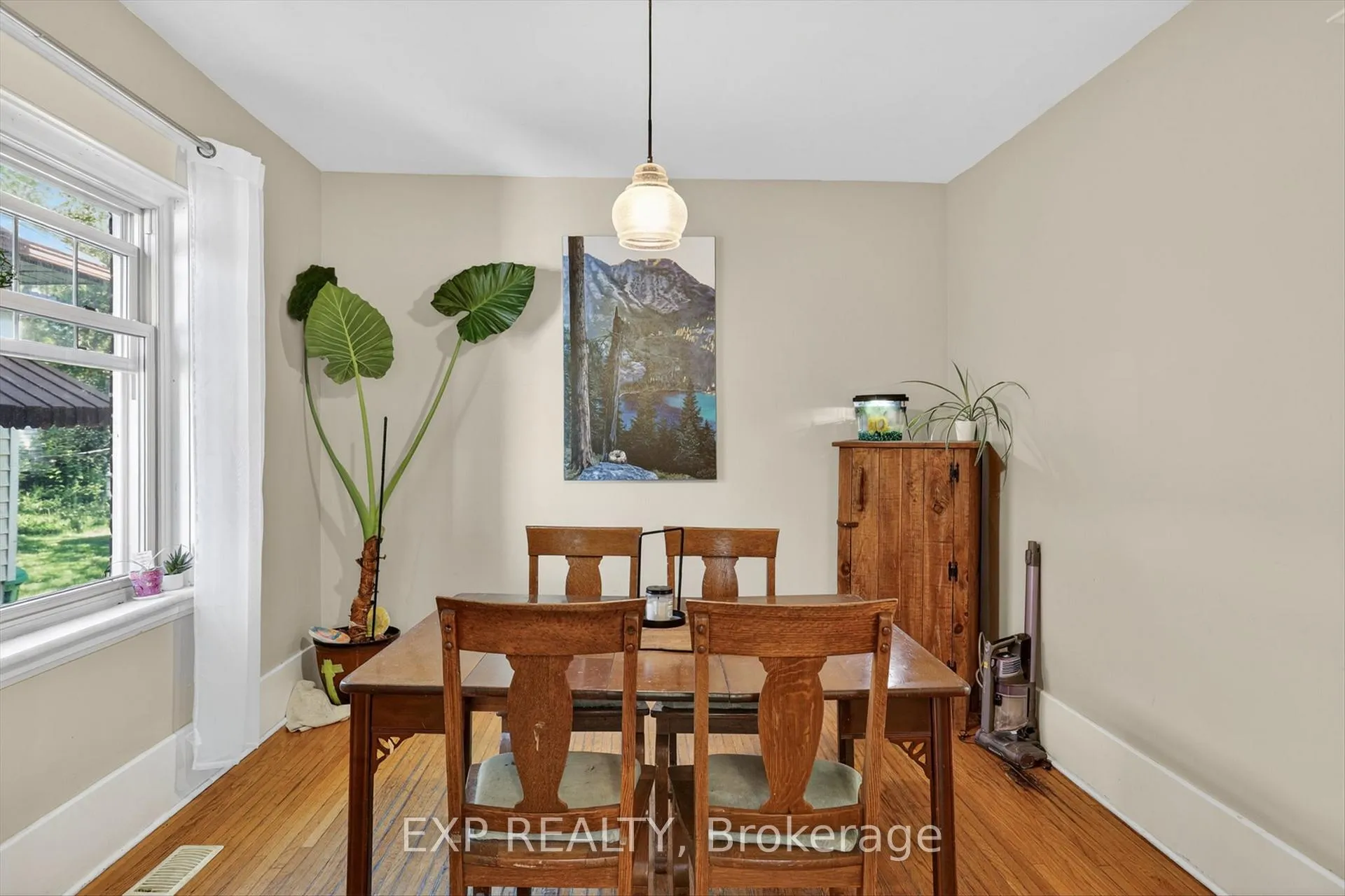 Photo 11 of 498 Mcdonnel Street, Peterborough, Town Ward 3 — HOMEH