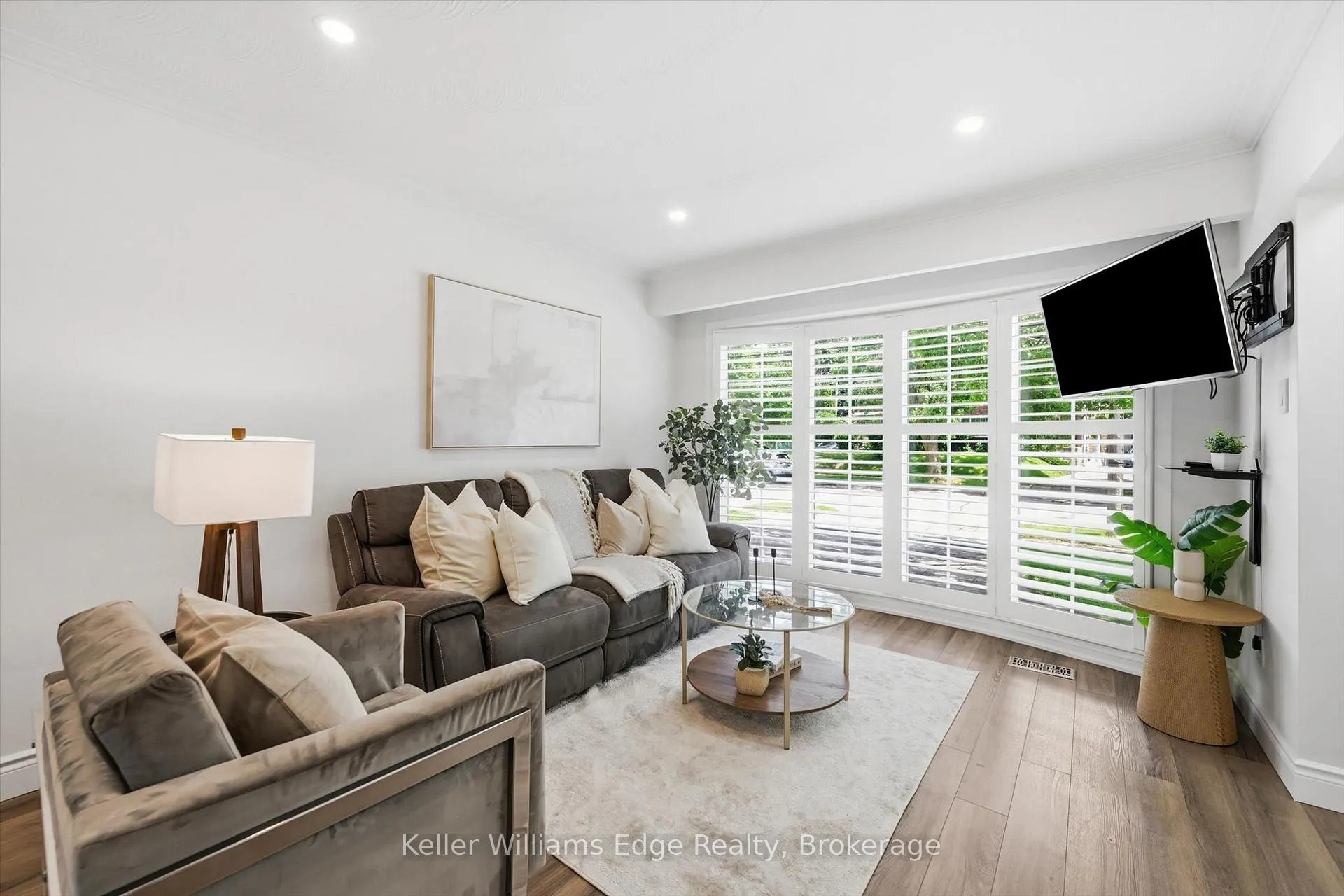 Photo 3 of 4493 Bennett Road, Burlington, Shoreacres — HOMEH