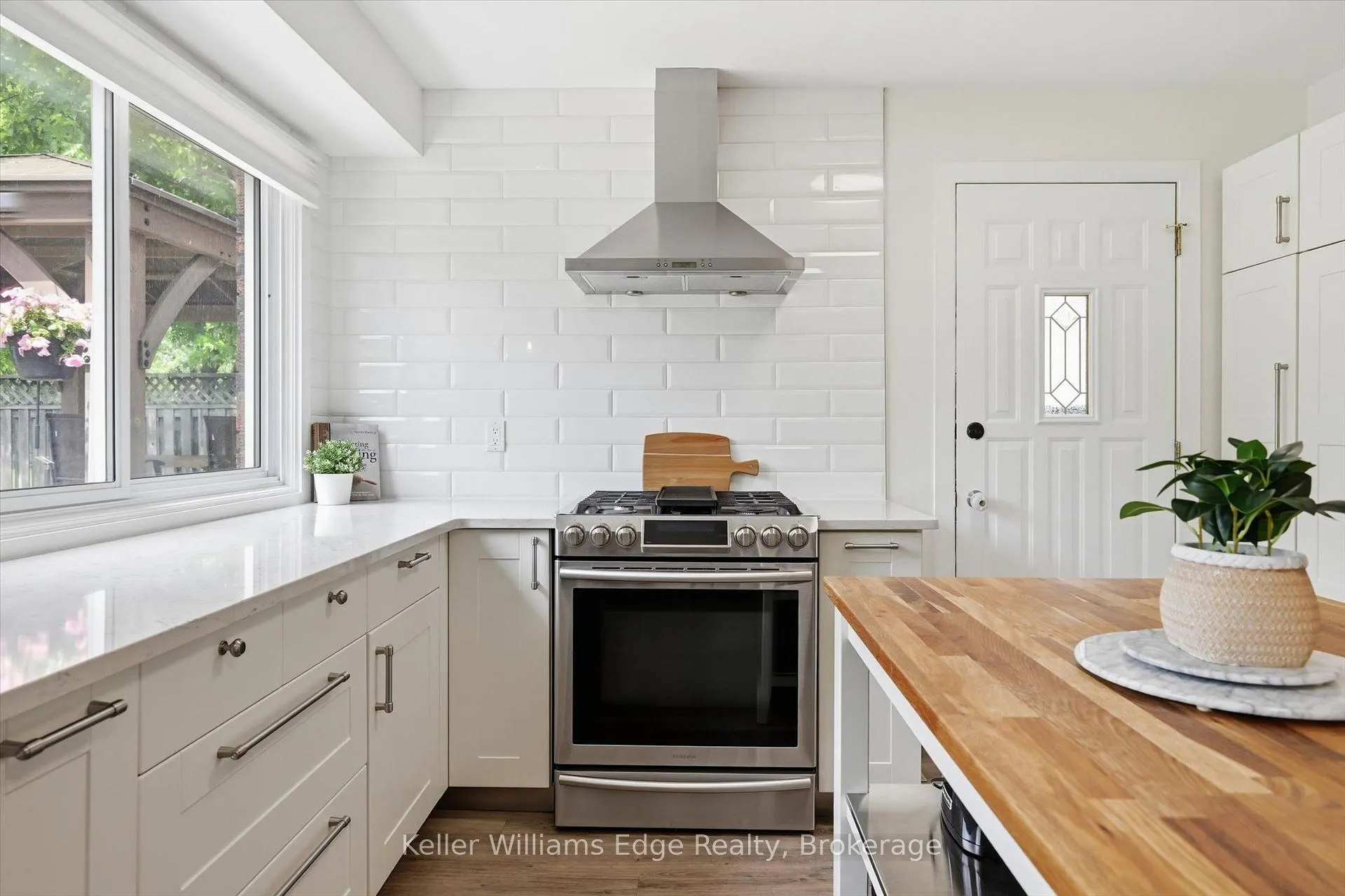 Photo 12 of 4493 Bennett Road, Burlington, Shoreacres — HOMEH