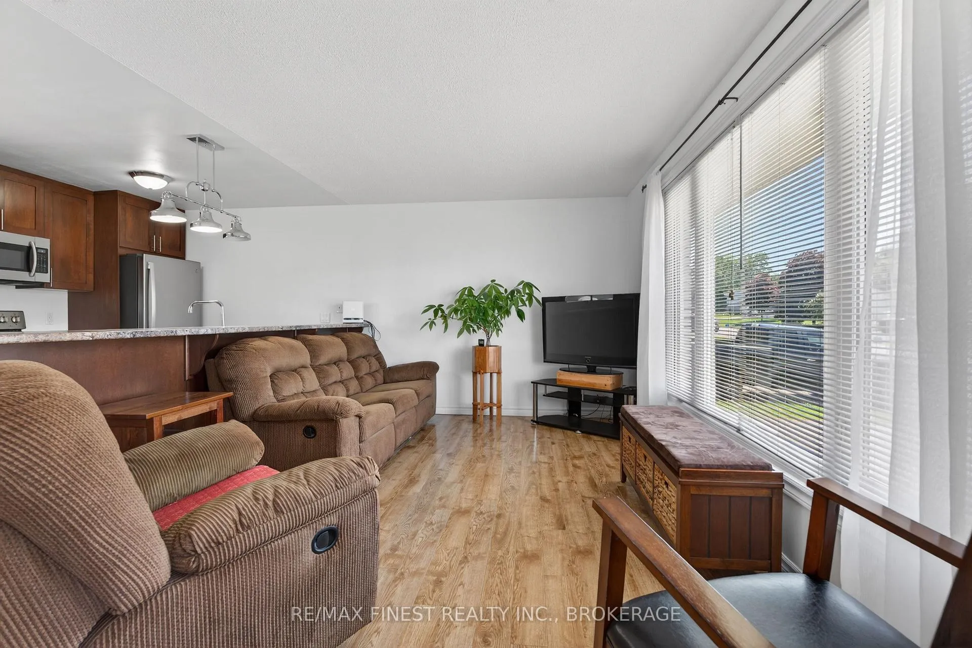 Photo 6 of 27 Asbury Road, Loyalist, Amherstview — HOMEH