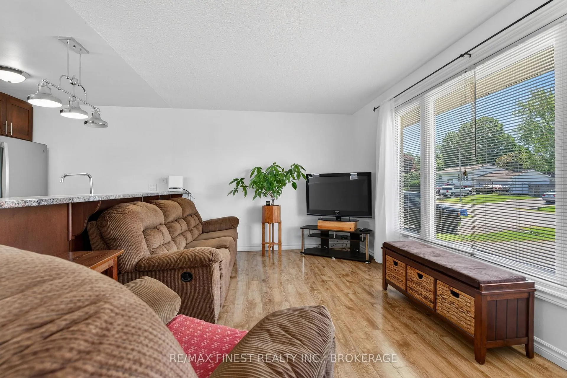 Photo 7 of 27 Asbury Road, Loyalist, Amherstview — HOMEH