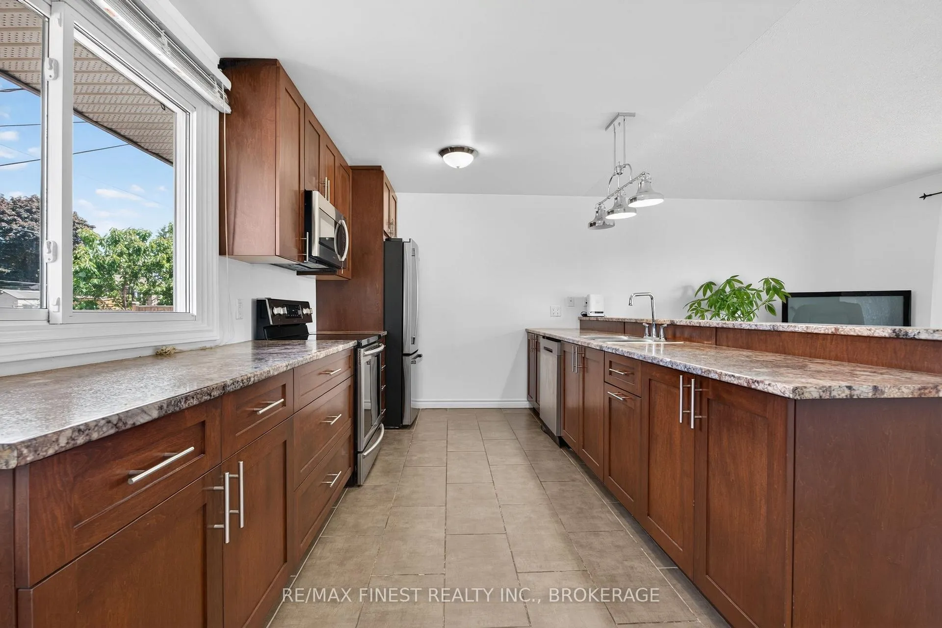 Photo 10 of 27 Asbury Road, Loyalist, Amherstview — HOMEH